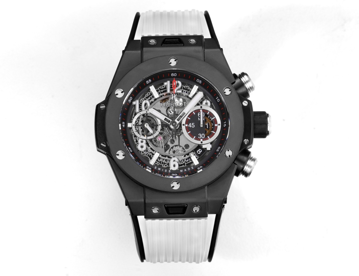 La P4600 en céramique colorée HUBLOT Hublot Hublot BIG BANG Unico Coloured Ceramic Une percée sans précédent dans l'artisanat de la céramique Quatre années de recherche et de développement ont permis de rompre avec le matériau céramique traditionnel, la nouvelle céramique colorée, qui est forgée à l'aide d'une technique sophistiquée combinant haute pression et chaleur sans qu'il soit nécessaire de cuire les pigments, ce nouveau matériau céramique se caractérise par sa haute densité et n'a jamais été utilisé dans l'industrie jusqu'à présent. Après quatre années de recherche et de développement, l'entreprise n'a pas ménagé ses efforts dans l'exploration du matériau et progresse sur la voie. Niveau du plafond Bienvenue à la dégustation du joueur !!!!