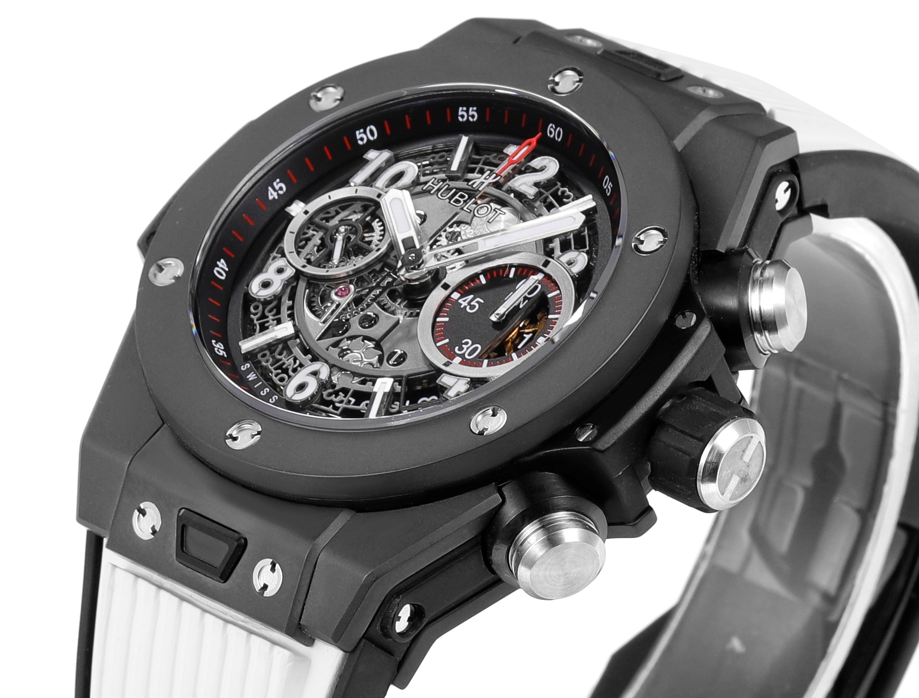 La P4600 en céramique colorée HUBLOT Hublot Hublot BIG BANG Unico Coloured Ceramic Une percée sans précédent dans l'artisanat de la céramique Quatre années de recherche et de développement ont permis de rompre avec le matériau céramique traditionnel, la nouvelle céramique colorée, qui est forgée à l'aide d'une technique sophistiquée combinant haute pression et chaleur sans qu'il soit nécessaire de cuire les pigments, ce nouveau matériau céramique se caractérise par sa haute densité et n'a jamais été utilisé dans l'industrie jusqu'à présent. Après quatre années de recherche et de développement, l'entreprise n'a pas ménagé ses efforts dans l'exploration du matériau et progresse sur la voie. Niveau du plafond Bienvenue à la dégustation du joueur !!!!