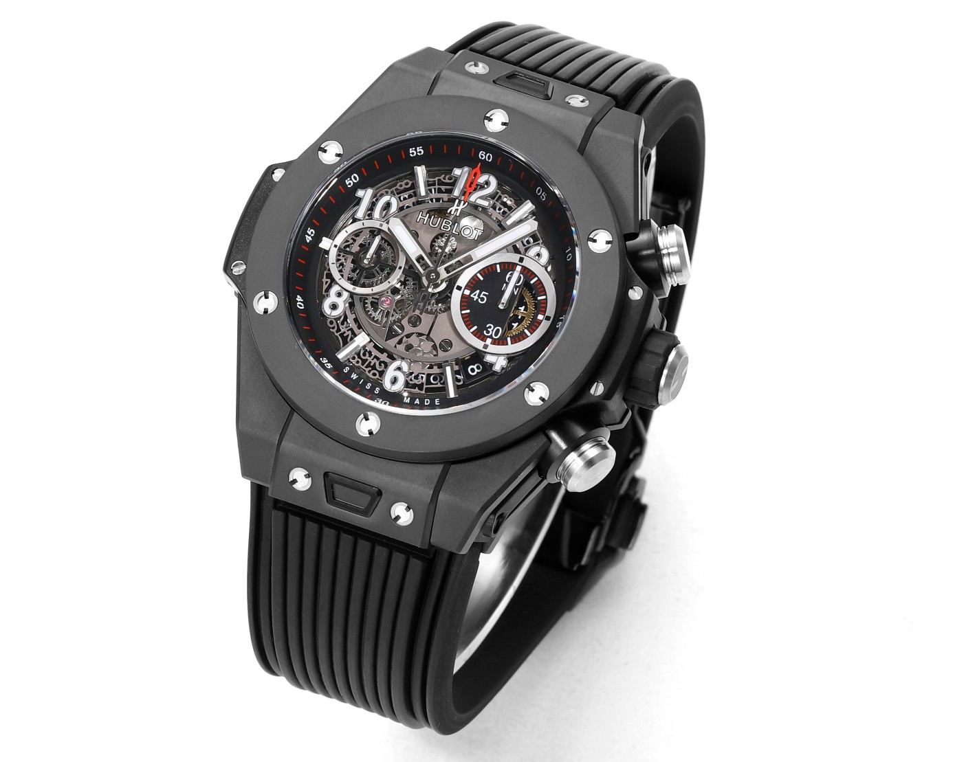 La P4600 en céramique colorée HUBLOT Hublot Hublot BIG BANG Unico Coloured Ceramic Une percée sans précédent dans l'artisanat de la céramique Quatre années de recherche et de développement ont permis de rompre avec le matériau céramique traditionnel, la nouvelle céramique colorée, qui est forgée à l'aide d'une technique sophistiquée combinant haute pression et chaleur sans qu'il soit nécessaire de cuire les pigments, ce nouveau matériau céramique se caractérise par sa haute densité et n'a jamais été utilisé dans l'industrie jusqu'à présent. Après quatre années de recherche et de développement, l'entreprise n'a pas ménagé ses efforts dans l'exploration du matériau et progresse sur la voie. Niveau du plafond Bienvenue à la dégustation du joueur !!!!