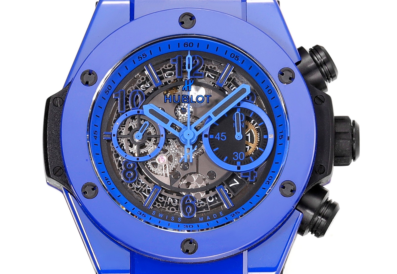 La P4600 en céramique colorée HUBLOT Hublot Hublot BIG BANG Unico Coloured Ceramic Une percée sans précédent dans l'artisanat de la céramique Quatre années de recherche et de développement ont permis de rompre avec le matériau céramique traditionnel, la nouvelle céramique colorée, qui est forgée à l'aide d'une technique sophistiquée combinant haute pression et chaleur sans qu'il soit nécessaire de cuire les pigments, ce nouveau matériau céramique se caractérise par sa haute densité et n'a jamais été utilisé dans l'industrie jusqu'à présent. Après quatre années de recherche et de développement, l'entreprise n'a pas ménagé ses efforts dans l'exploration du matériau et progresse sur la voie. Niveau du plafond Bienvenue à la dégustation du joueur !!!!