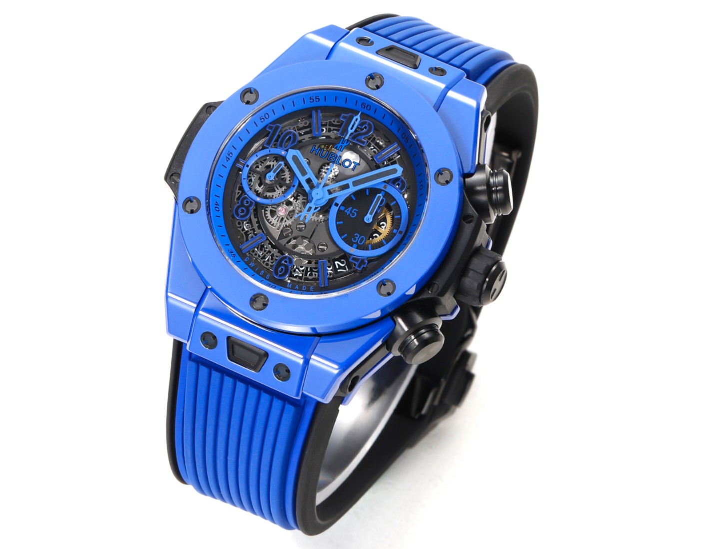 La P4600 en céramique colorée HUBLOT Hublot Hublot BIG BANG Unico Coloured Ceramic Une percée sans précédent dans l'artisanat de la céramique Quatre années de recherche et de développement ont permis de rompre avec le matériau céramique traditionnel, la nouvelle céramique colorée, qui est forgée à l'aide d'une technique sophistiquée combinant haute pression et chaleur sans qu'il soit nécessaire de cuire les pigments, ce nouveau matériau céramique se caractérise par sa haute densité et n'a jamais été utilisé dans l'industrie jusqu'à présent. Après quatre années de recherche et de développement, l'entreprise n'a pas ménagé ses efforts dans l'exploration du matériau et progresse sur la voie. Niveau du plafond Bienvenue à la dégustation du joueur !!!!