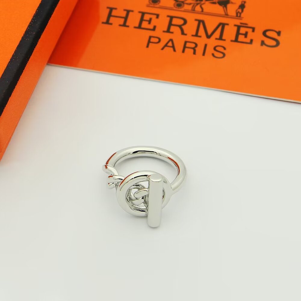 Hermes Rings Classic Twist Pig Nose Ring Haut de gamme et élégant Pig Nose Ring Le plus attrayant classique Pig Nose Ring n'est pas le genre de marchandises bon marché dans la rue, peu importe le style et la texture sont absolument au top, il suffit de regarder la compréhension de l'or blanc Rose Gold Self-retained models super nice size6789- high quality replica handbags