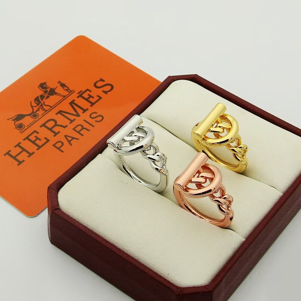 Hermes Rings Classic Twist Pig Nose Ring Haut de gamme et élégant Pig Nose Ring Le plus attrayant classique Pig Nose Ring n'est pas le genre de marchandises bon marché dans la rue, peu importe le style et la texture sont absolument au top, il suffit de regarder la compréhension de l'or blanc Rose Gold Self-retained models super nice size6789- high quality replica handbags