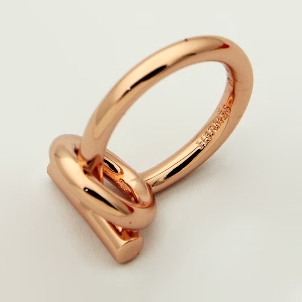 Hermes Rings Classic Twist Pig Nose Ring Haut de gamme et élégant Pig Nose Ring Le plus attrayant classique Pig Nose Ring n'est pas le genre de marchandises bon marché dans la rue, peu importe le style et la texture sont absolument au top, il suffit de regarder la compréhension de l'or blanc Rose Gold Self-retained models super nice size6789- high quality replica handbags