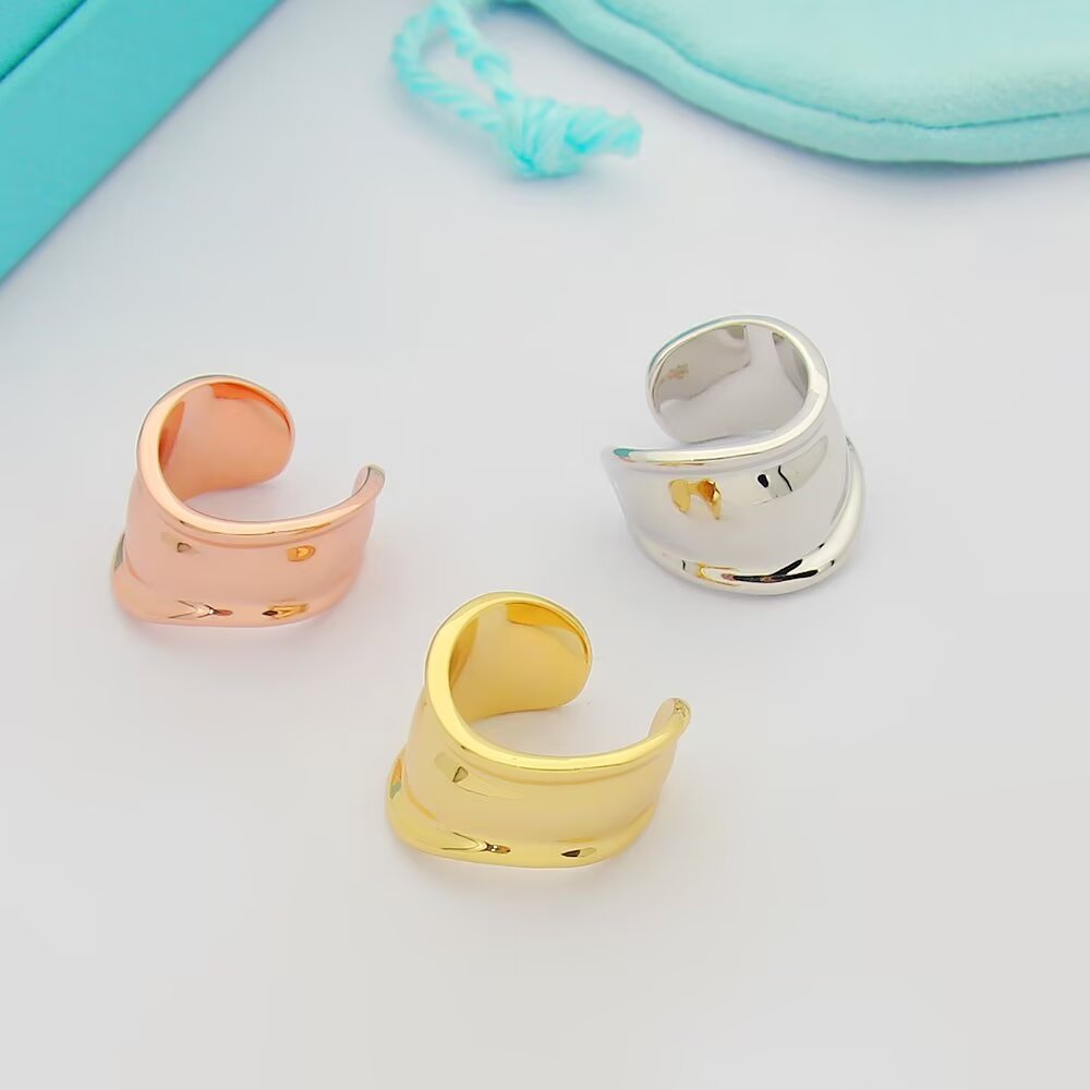 Tiffany Atlas Ring Irregular Polished Design Atmospheric Simple Show delicate elegance understated bloom confidence Very delicate and eye-catching sub-gold material electroplated k gold Full of design sense more creative sense ! Trois couleurs, toutes les tailles 2396122330.