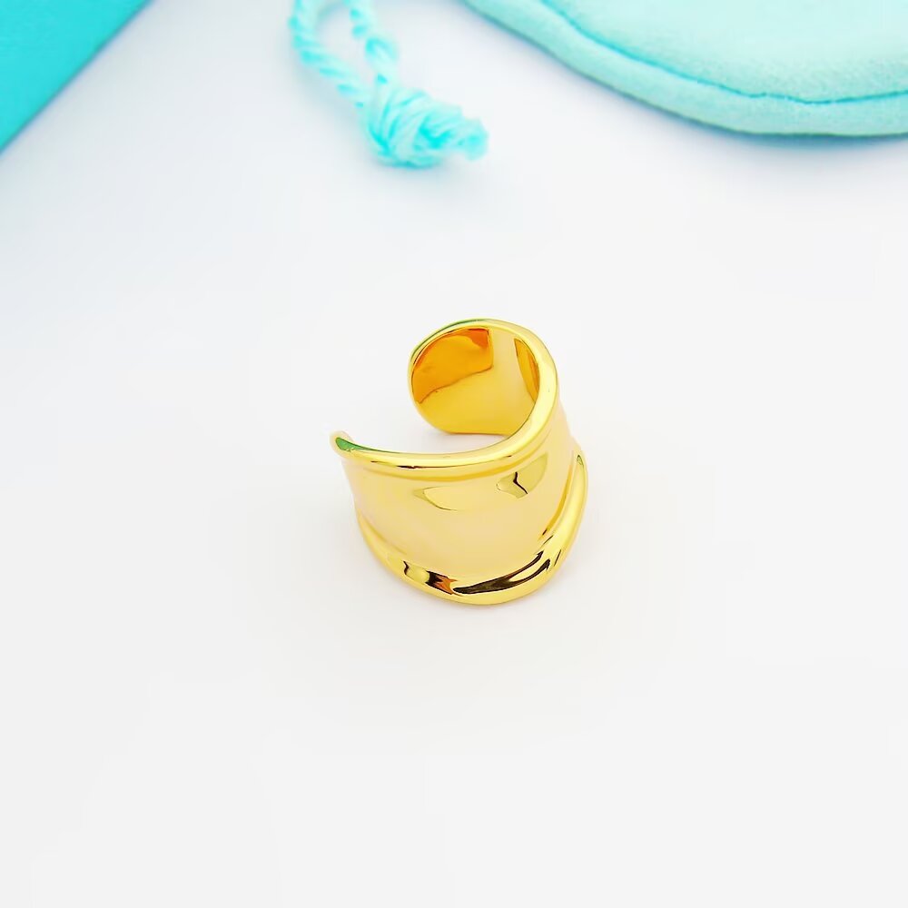 Tiffany Atlas Ring Irregular Polished Design Atmospheric Simple Show delicate elegance understated bloom confidence Very delicate and eye-catching sub-gold material electroplated k gold Full of design sense more creative sense ! Trois couleurs, toutes les tailles 2396122330.