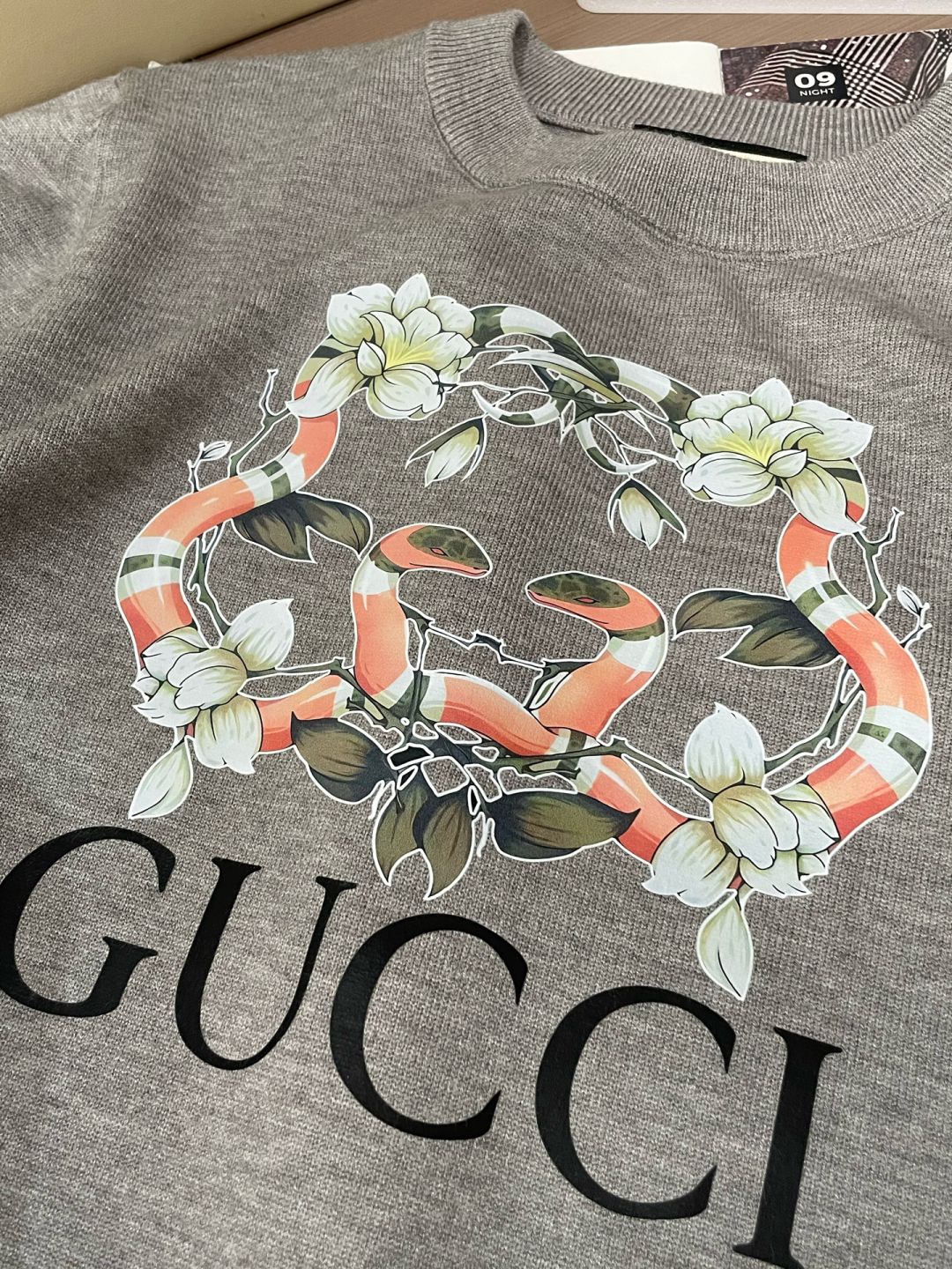 图片[7]-P460 GuccI/2025蛇年限定🐍高级定制 都市风十足 经典简约大气圆领打底针织毛衣 采用进口羊毛混纺面料 柔软细腻 男人的衣柜都少不了基础打底 随时随地都可以拿来搭配各种服饰 满足您日常生活需求 衣服设计非常的简洁  亲们赶紧入手！🐼尺码：M-XXXL-高仿包包