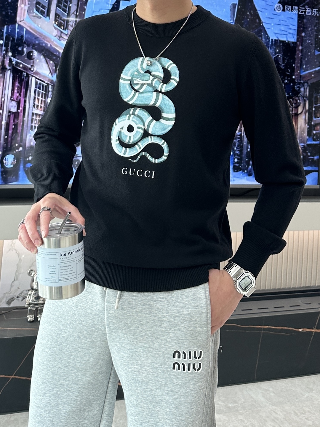 P460 Gucci /2025 Ano da Cobra Limitada 🐍 alta costura estilo urbano completo Atmosfera simples clássica pescoço redondo bottoming jumper de malha usando tecido de mistura de lã importado macio e delicado O guarda-roupa masculino é indispensável para o fundo básico pode ser usado a qualquer hora, em qualquer lugar com uma variedade de roupas para atender às necessidades de sua vida diária O design de roupas é muito simples Pais para se apressar para obtê-lo! Tamanho: M-XXXL