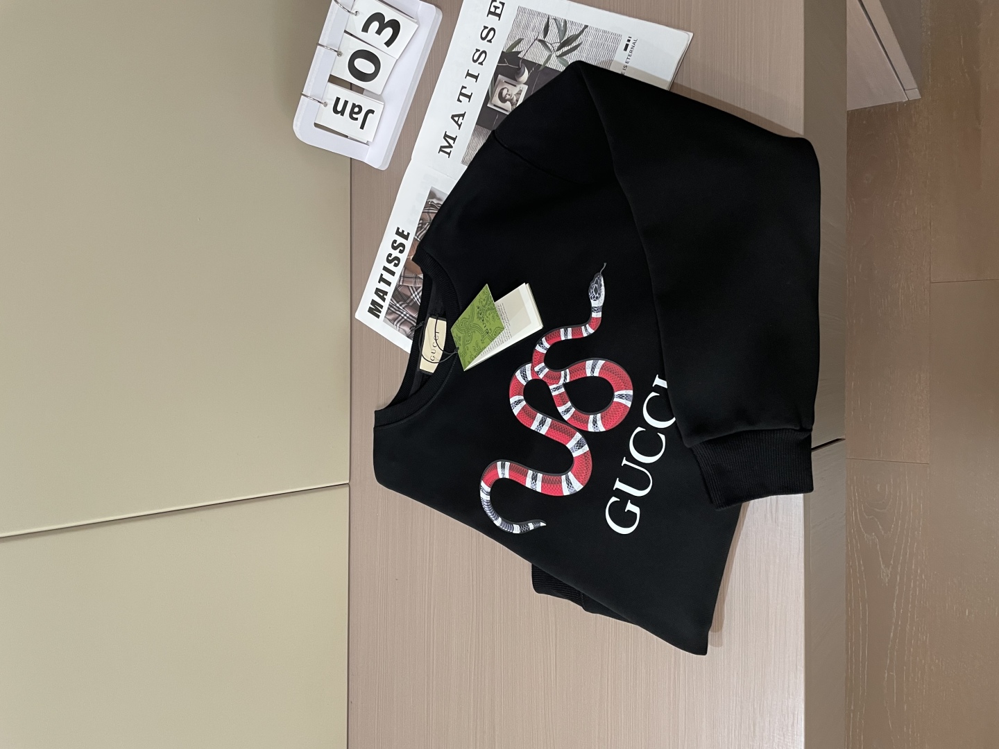 图片[10]-GUCCI  /2025早春新品 🐍蛇年限定款来咯来咯👏👏👏蛇来运转与蛇俱进赢在开年👐🏻（本命年的宝宝赶紧入手）定制顶级卫衣棉面料特别有质感冬季必备单品保暖性好男女通穿细节到位版型超赞上身效果非常好！百搭单品！尺码M~3XL P440⚠️（喜欢的宝宝们赶紧下手只有一P哦！-高仿包包