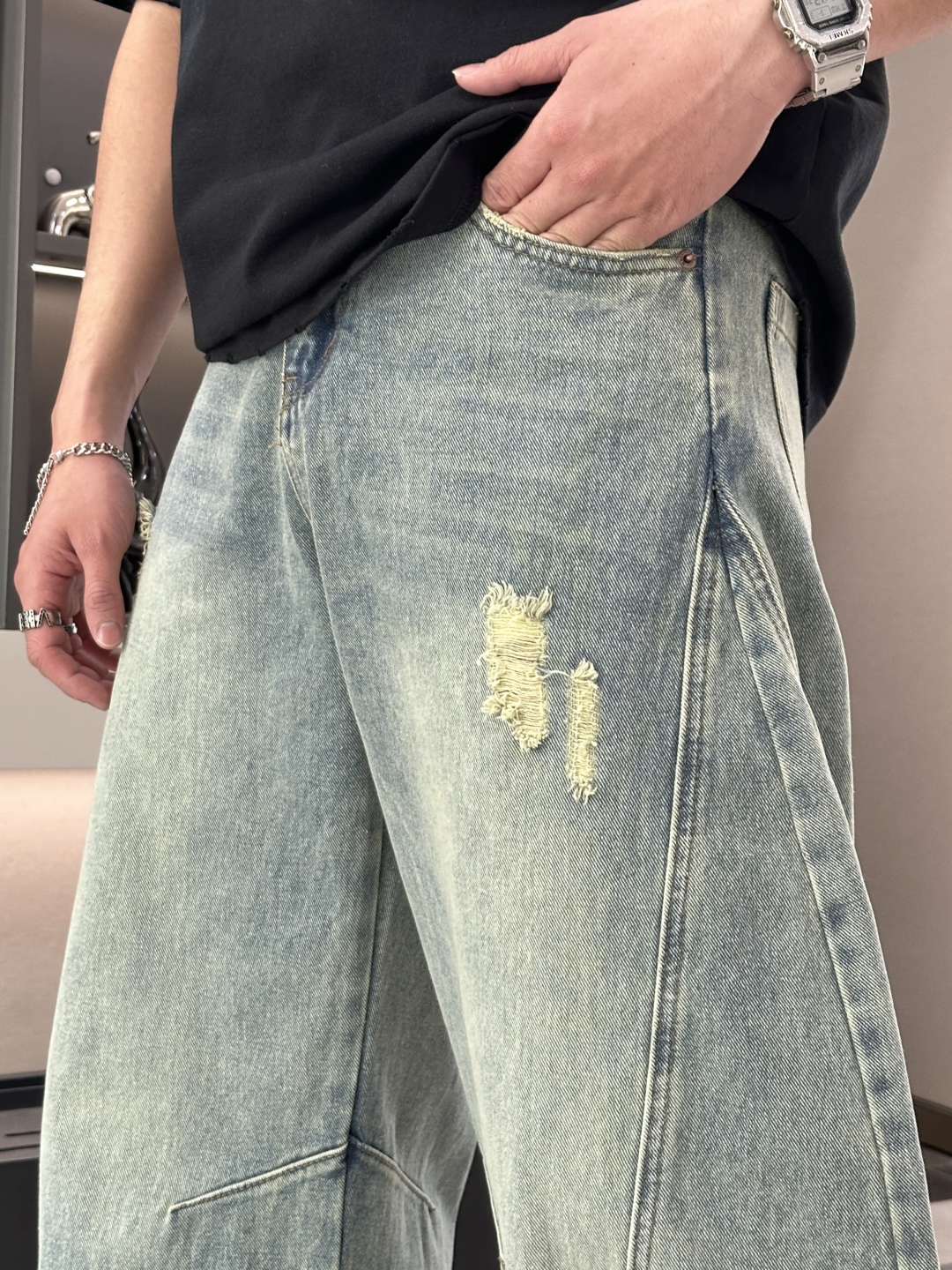 P480Dior 2024ss automne et hiver nouveau jeans bon à porter sans choisir la figure dans la collocation de pas trop de restriction Random et simple set off d'autres éléments pour montrer leur propre style posture ~ pour sa portabilité doivent donner un pouce vers le haut version / détails de la conception de ne pas choisir qui a porté qui regardent bien ce jeans veulent vraiment être plus que vous pensez plus de jambes modifiées dans l'ensemble au confort de la taille de la jambe de pantalon principal à faire la bonne chose ! Le spectacle skinny jambes droites facile à porter un écran plein de longues jambes pour allonger la proportion du champ de gaz tout ouvert ! ☄️ peut être polyvalent avec n'importe quel style de produit unique avec une variété de T-shirts / chemises veste tricotée peut être la sortie quotidienne n'ont pas à se soucier de l'appariement encore Taille : M-XXXL-high-fashion usine