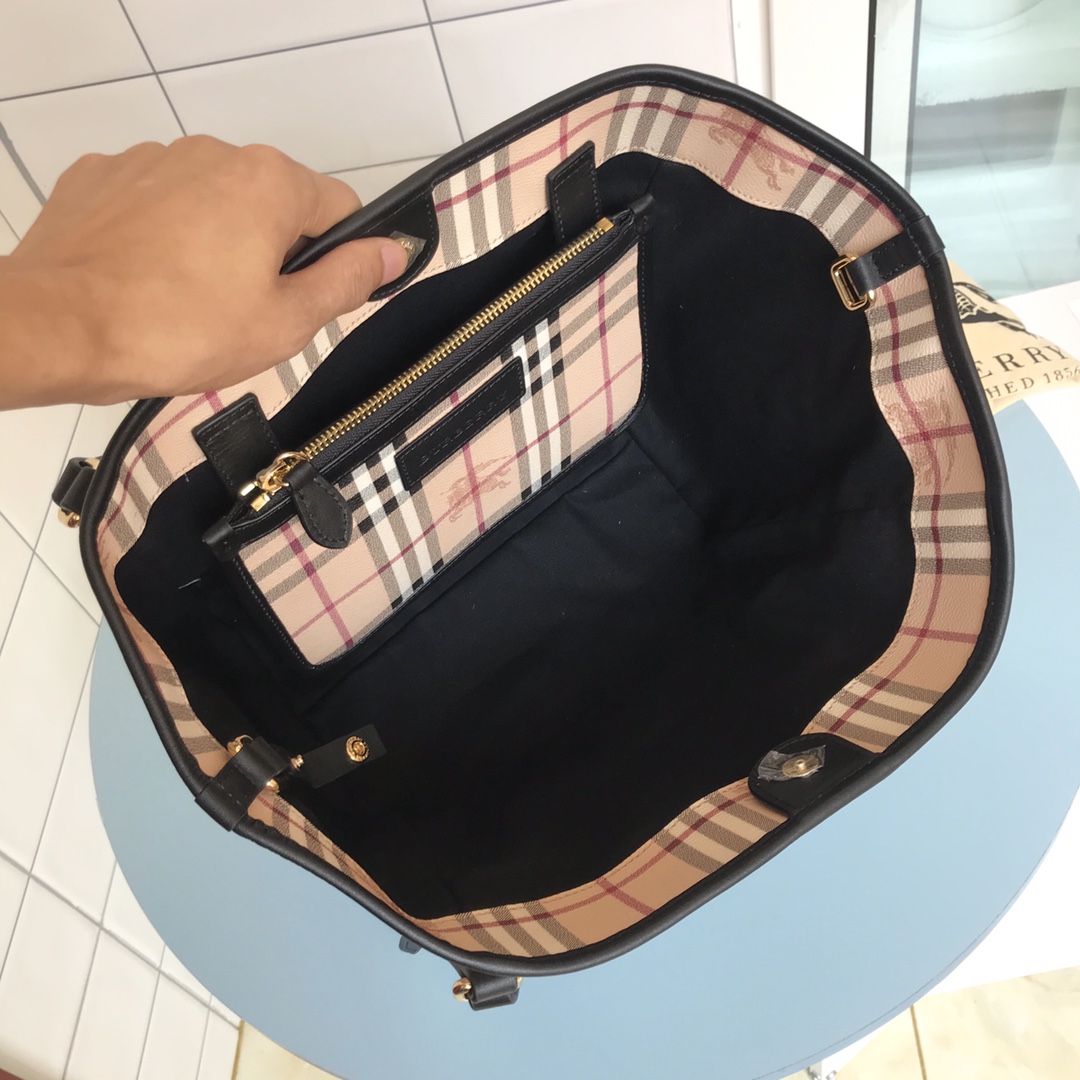 Burberry classic models tote bag original war horse plaid PVC com forro de algodão de couro de vaca importado, bolsas internas com fecho YKK podem ser removidas independentemente quando a bolsa para usar um saco grande também pode ser deformada para fazer saco de compras para usar o handheld, quarto individual estão disponíveis! Os parentes comprados sabem como a qualidade do feedback positivo ah! Tamanho: 27/17,5/25,5cm p900