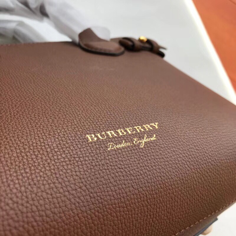 Burberry's iconic 'The Banner' bag is crafted from three different colors of leather and British-woven House check cotton panels to create a compact, stand-up shape that can easily hold your essentials and can be carried over the shoulder, diagonally, or in a handheld position.25 x 12 x 19cmExterior: 100% calfskin leather with side panels.100% cotton lining: 100% cotton: 100% CottonLining: 100% Cotton1 zippered inside pocket; 2 stash pocketsDetachable, adjustable shoulder strapRolled leather handlesDual magnet snap closure; snap closure on handlesHand-painted lacquered edgesShiny metal hardwareBurberry letter-embossed logo on frontP1300