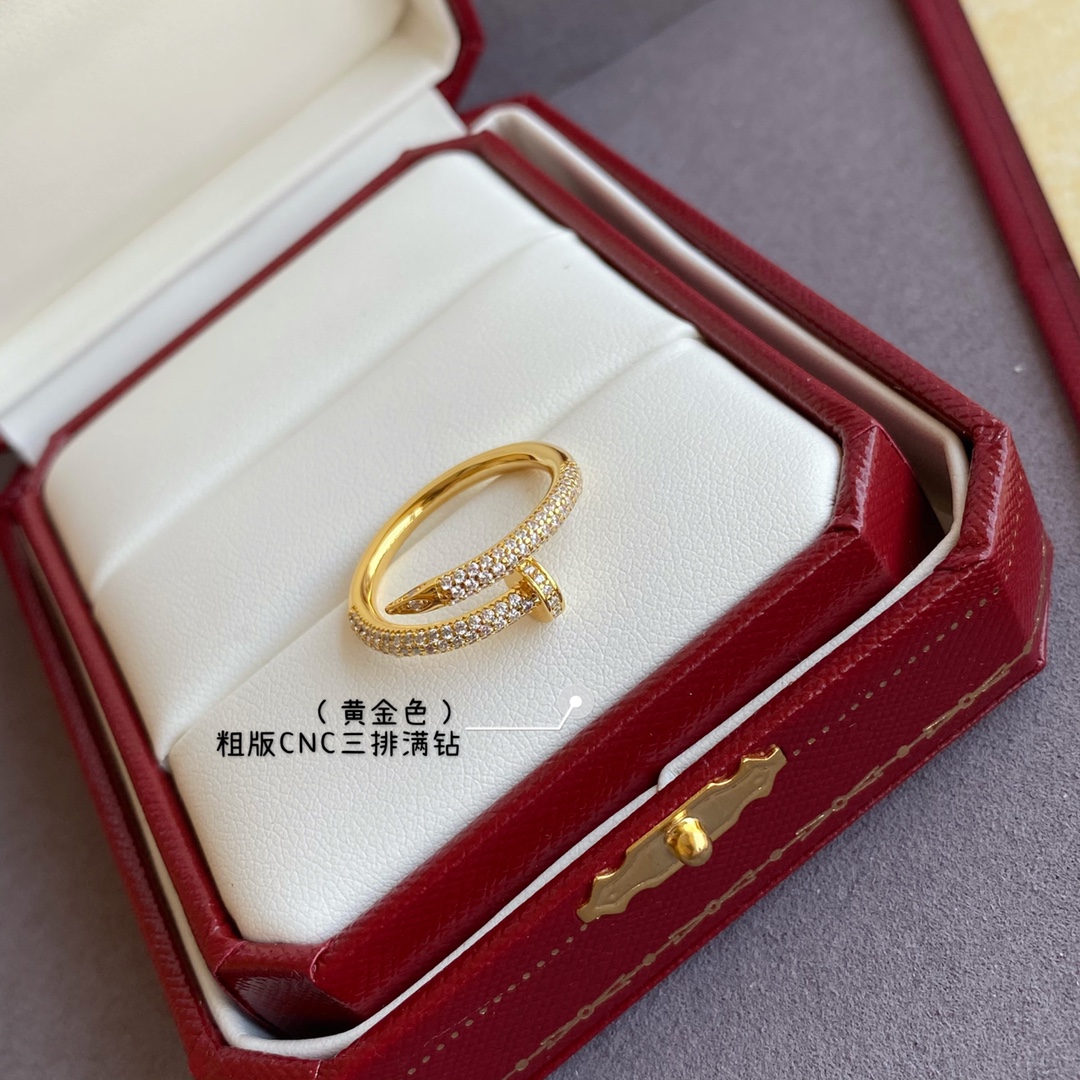 p190V gold plated imitation gold Thick version (yardage 5678) Cartier thick version full of diamonds studded ring 💍Classic masterpiece enduring ❗Legendary classics have always been popular needless to say ❗Look at the workmanship look at the details look at the engraving consistent authentic selected German imported plating ❗👉🏻👉🏻 to give you the most perfect experience ❗