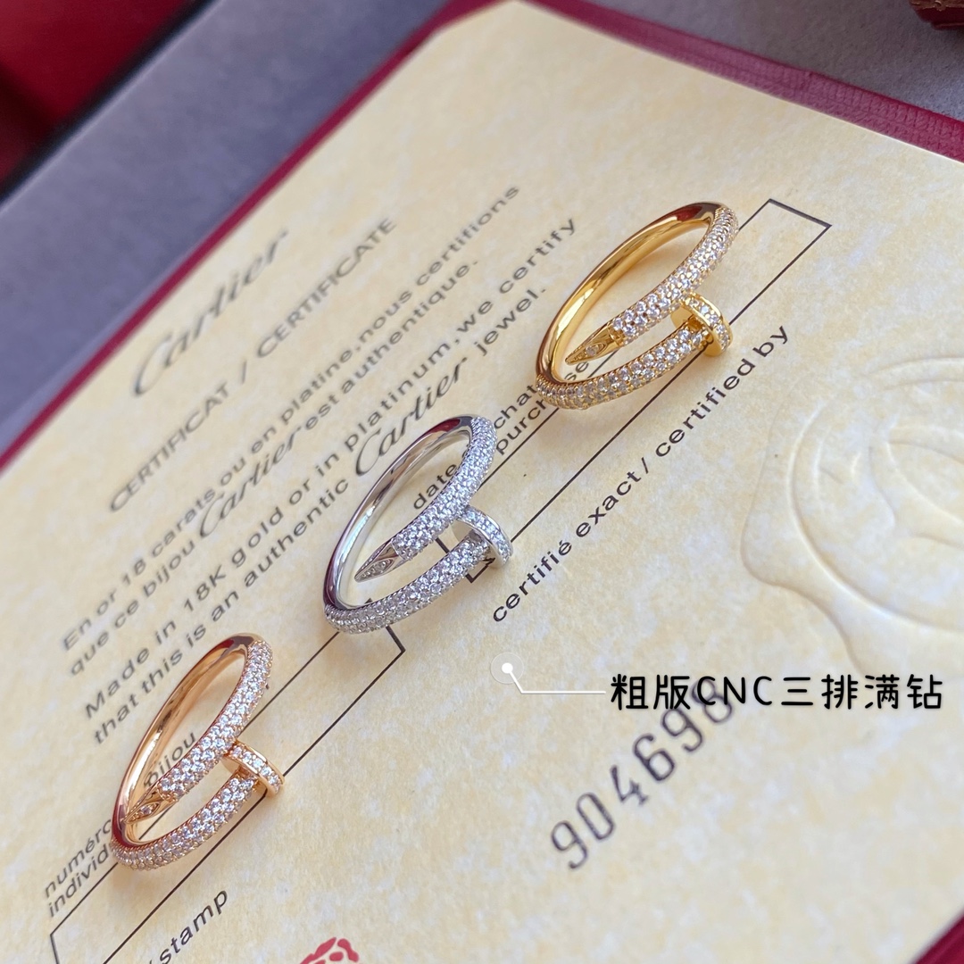 p190V gold plated imitation gold Thick version (yardage 5678) Cartier thick version full of diamonds studded ring 💍Classic masterpiece enduring ❗Legendary classics have always been popular needless to say ❗Look at the workmanship look at the details look at the engraving consistent authentic selected German imported plating ❗👉🏻👉🏻 to give you the most perfect experience ❗