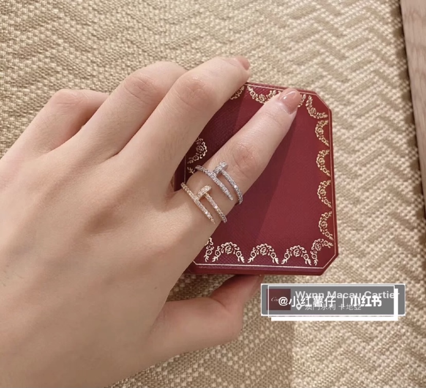 p190V gold plated mickey gold (yardage 5678) Cartier fine version of the single row full of diamonds nail ring 💍 white gold rose gold yellow gold to meet your dream of nails counter price of 45,800 Cartier China line exclusive debut of the main thrust of the good and delicate to say that the girl's welfare ah ~!