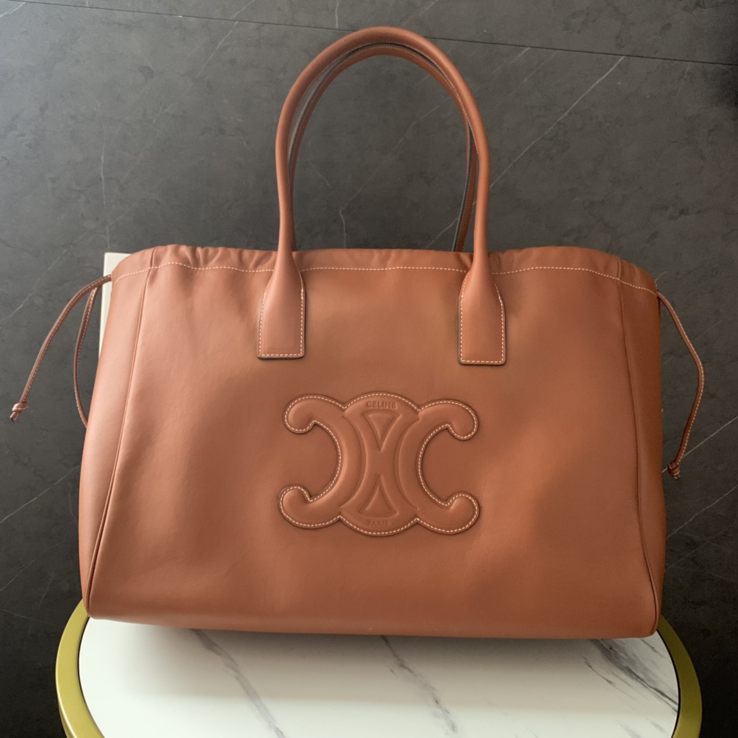 P2000CELINE novo saco de compras grande com cordão de couro macio ➕ logotipo do Arco do Triunfo em relevo Lazer e temperamento aura sobreposta a um senso casual de alta classe estilo discreto e generoso: modelos versáteis para trabalhadores de escritório viagens curtas em viagens de negócios são 🉑️ para fazer bolsa de múmia também pode ser Oh capacidade: laptop de grande capacidade pode facilmente colocar a excelente escolha da classe trabalhadora Oh! Modelo n.º: 199973 tamanho castanho: 44 X 28 X 18cm (esta secção é demasiado grande, não vem com a embalagem) - sacos de alta moda