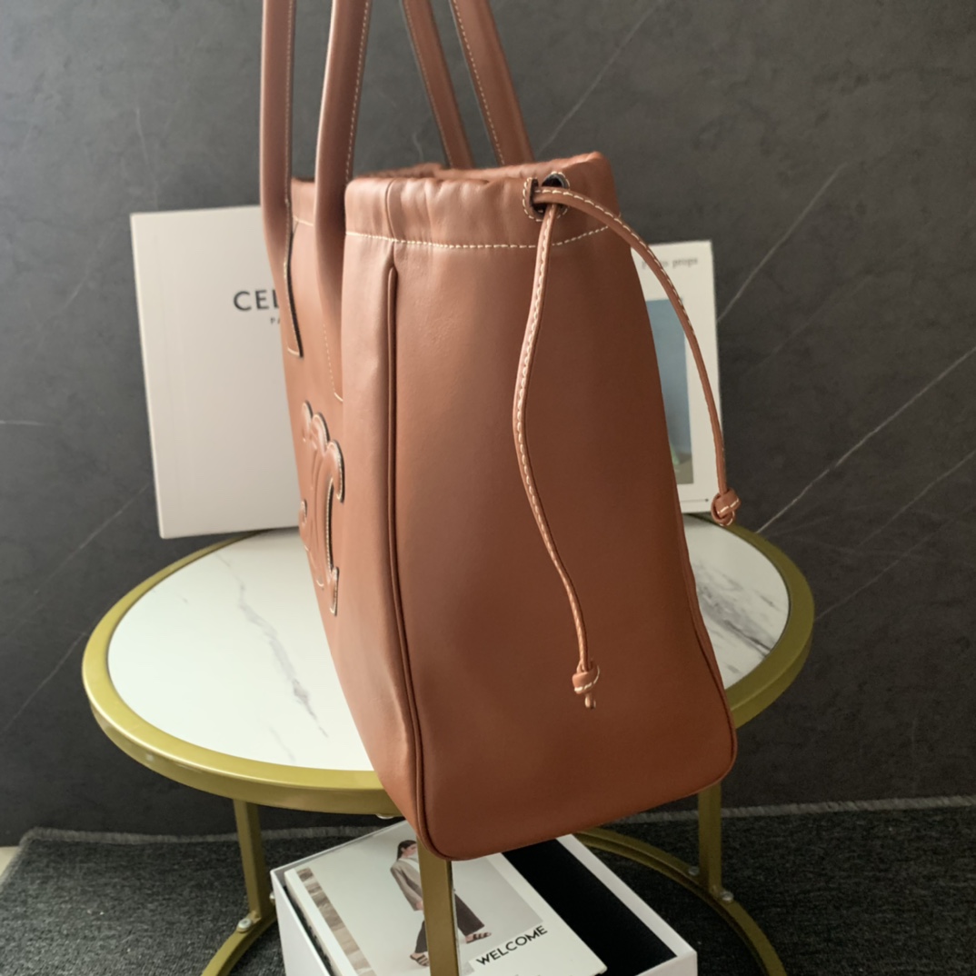 P2000CELINE novo saco de compras grande com cordão de couro macio ➕ logotipo do Arco do Triunfo em relevo Lazer e temperamento aura sobreposta a um senso casual de alta classe estilo discreto e generoso: modelos versáteis para trabalhadores de escritório viagens curtas em viagens de negócios são 🉑️ para fazer bolsa de múmia também pode ser Oh capacidade: laptop de grande capacidade pode facilmente colocar a excelente escolha da classe trabalhadora Oh! Modelo n.º: 199973 tamanho castanho: 44 X 28 X 18cm (esta secção é demasiado grande, não vem com a embalagem) - sacos de alta moda