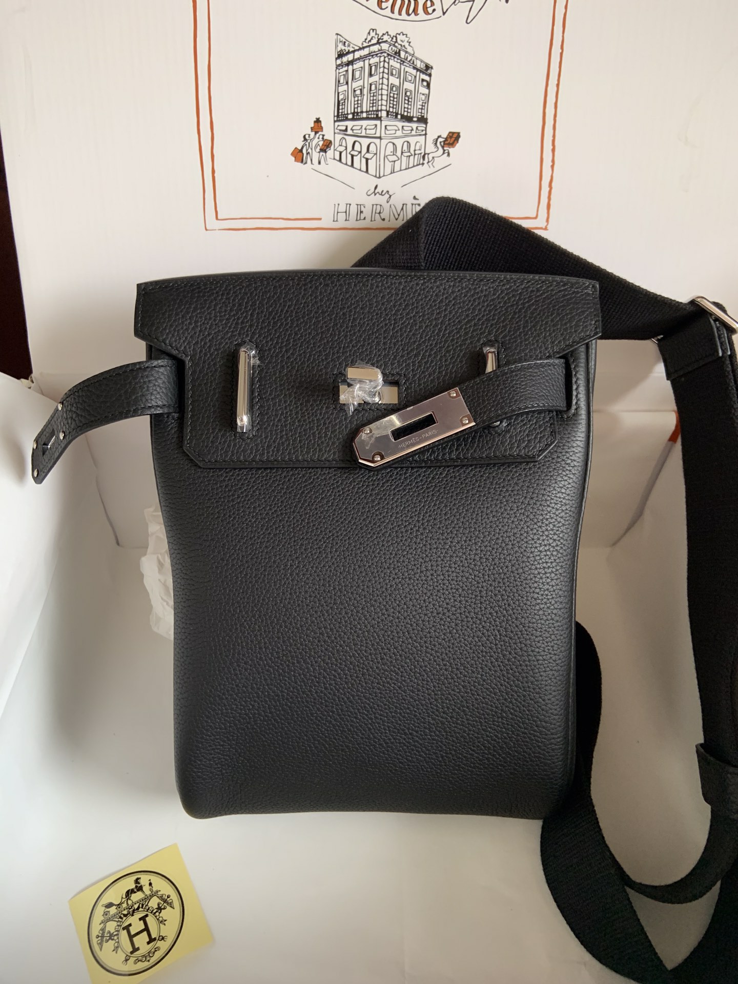 Hermes HAC A DOS Black Finally a bag in addition to bkc more durable bag men and women with the same models how to carry are good-looking capacity is also very large rest assured that the punch shoulder, chest bag shoulder strap thick freely adjustable ~ full marks - high quality replica handbags