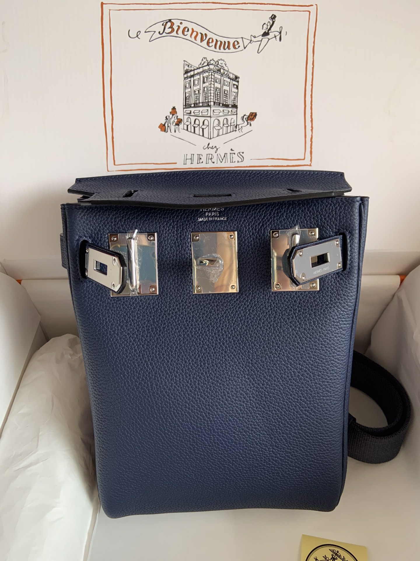 Hermes HAC A DOS khaki color Finally a bag in addition to bkc more durable bag men and women with the same models how to carry a good-looking capacity is also very large rest assured that the rush!Shoulder, chest bag shoulder strap thick freely adjustable ~ full marks!