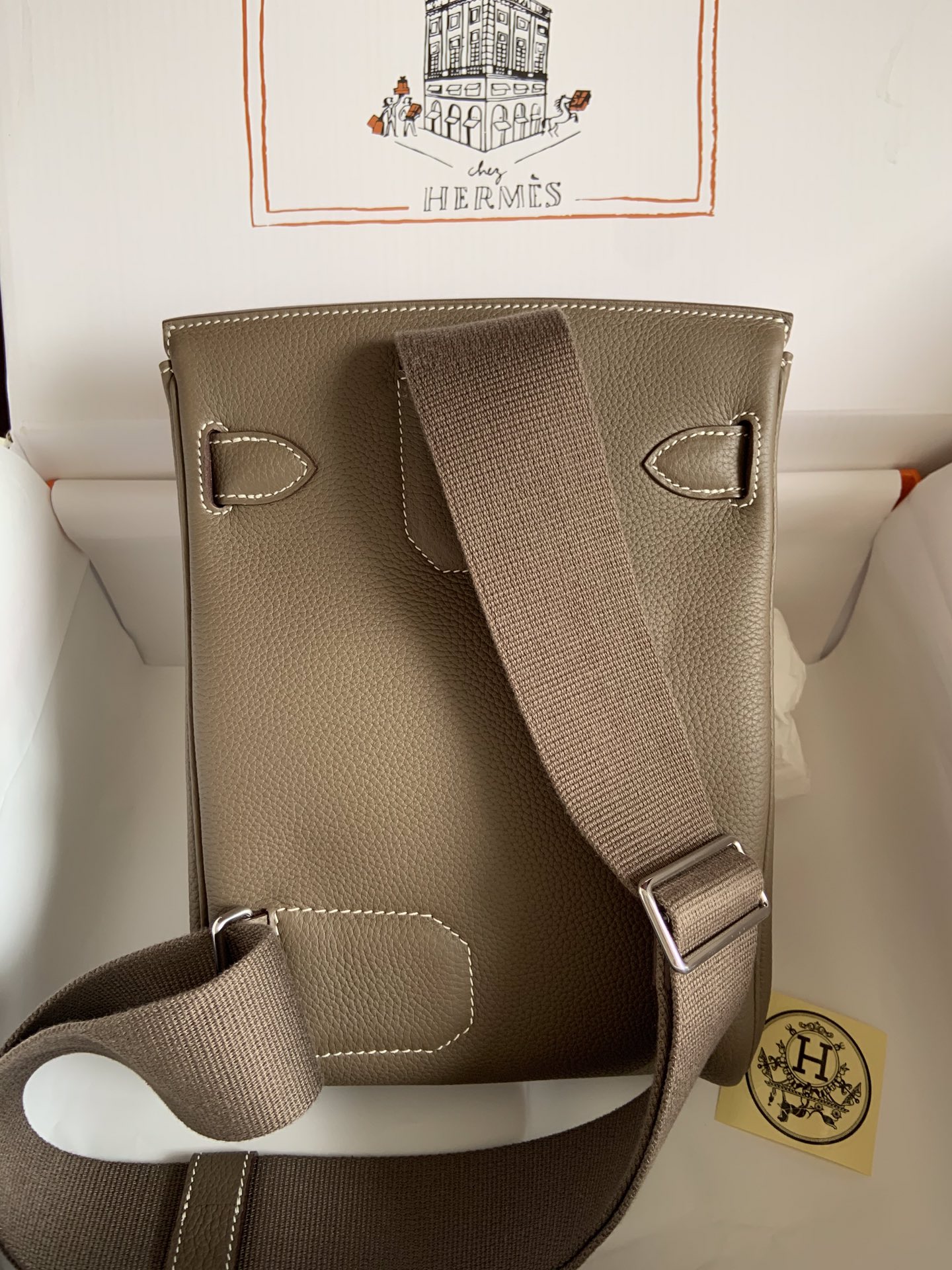 Hermes HAC A DOS kaki Enfin un sac en plus de bkc plus durable sac hommes et femmes avec les mêmes modèles comment porter une belle capacité est également très grand soyez assuré que la ruée !Bandoulière, bandoulière de sac de poitrine épais librement réglable ~ toutes les notes !