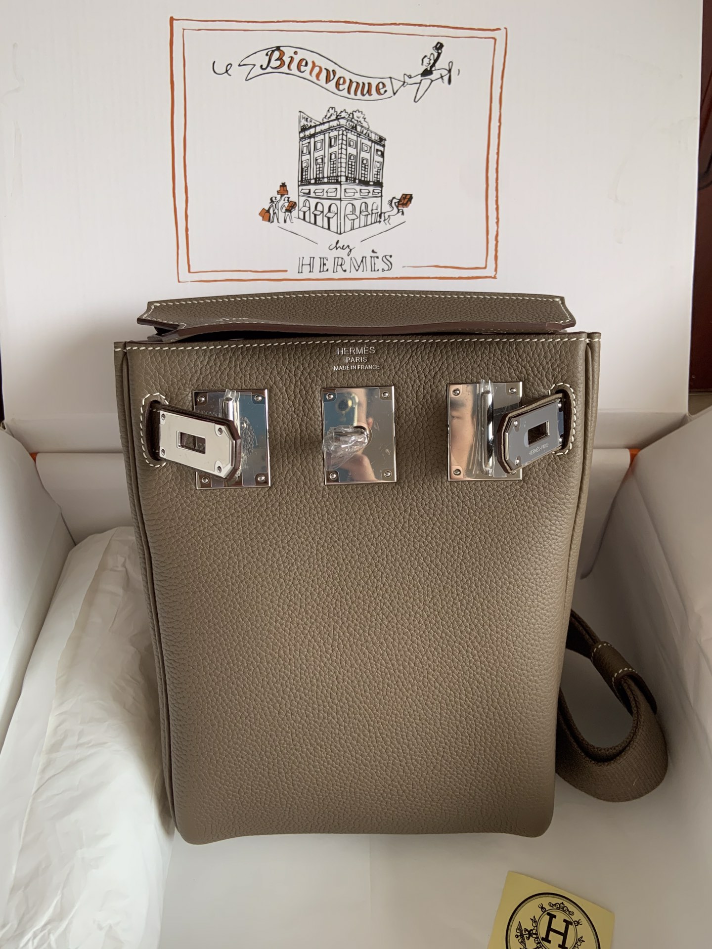 Hermes HAC A DOS kaki Enfin un sac en plus de bkc plus durable sac hommes et femmes avec les mêmes modèles comment porter une belle capacité est également très grand soyez assuré que la ruée !Bandoulière, bandoulière de sac de poitrine épais librement réglable ~ toutes les notes !