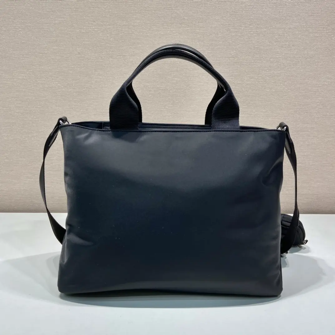 P900 Prada 1BG354 Tote BagThis tote bag is made of imported nylon fabric with a large front panel and a detachable and adjustable long shoulder strap favorite shoulder strap on the pouch is too perfect 😍 compartments are many layers lightweight and practical like the baby hurry to get it L34xH24xB13cm