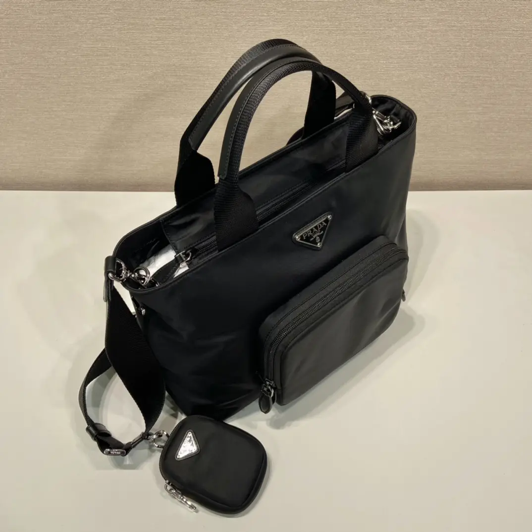 P900 Prada 1BG354 Tote BagThis tote bag is made of imported nylon fabric with a large front panel and a detachable and adjustable long shoulder strap favorite shoulder strap on the pouch is too perfect 😍 compartments are many layers lightweight and practical like the baby hurry to get it L34xH24xB13cm