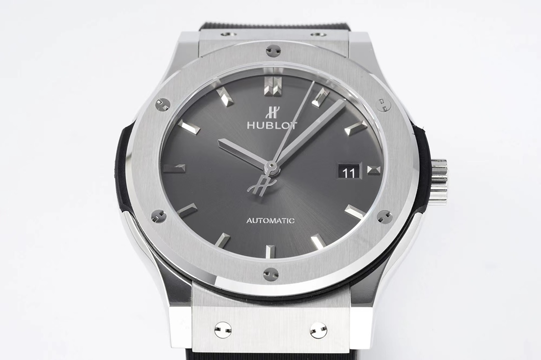 Hublot 42mm taille équipé de Hublot nommé le mouvement original HB1110 le dernier niveau de tout-en-un 1 ️ ️ ⃣ récente technique spéciale rupture (identifier le mouvement interne acier timbre cohérent sw300) 2 ️ ️ ️ ️ antireflet verre saphir lunette avec titane avec titane 6 vis en titane en forme de H 3 ️ ️ ️ ️ ️ Hands partie du développement des mains conformément à la version originale de la Hublot adhérant à la tradition de la marque de l'aiguille sera laissé avec le style unique de l'industrie LOGO de la marque ! L'industrie l'appelle la " tête de blé " 4️⃣The cadran partie du processus d'impression globale logo de la marque concave et convexe fondamentalement en conformité avec le JJ original + adhérer à l'esprit de l'artisanat un par un pour partager avec vous les détails de l'image après le festival pour partager avec vous 1. cadran bleu cadran gris cadran vert sont imprimés et le design radial 2. cadran noir est sablé et le processus d'impression blanc sont adoptés.  Pour dire que JJ + pour l'expérience de l'utilisateur usine mouvement acier sceau cohérent importé suisse anglais cohérent Hengbao tête de blé absolument pas besoin de UP coller vers le haut dépensé beaucoup d'argent pour embaucher gravure laser usine gravure pour assurer plus réaliste 7 ️ ️ ️ boîtier meulage polissage polissage tous prennent CNC suisse pour compléter le traitement de la luminosité de son traitement de sable poli brossé est très proche de la perfection bienvenue vous avez l'authentique peut être comparé à 8 ️ ️ ️ boutons partie du traitement. Le processus est également très important selon mes préférences personnelles J'aime vraiment boucle pliante facile à porter et facile à enlever les modèles traditionnels de boucle à ardillon sont estimés à beaucoup de gens dans le processus de port est tombé plus de 9 ️ ️ ️ JJ + afin d'améliorer l'expérience de l'utilisateur à tout prix aux États-Unis pour acheter la ceinture en caoutchouc original pour ouvrir le moule à commander en raison de l'achat des modèles de montres à bracelet en cuir original dont la difficulté seulement ouvrir le moule lui-même devra expérimenter afin d'atteindre l'effet original de la mi-chemin modifié quatre fois ! HUBLOT police de tête de blé n'est pas responsable des gens qui ont l'intention de voir enfin l'effet de pourquoi le marché n'est pas actuellement va ouvrir le moule pour produire le ruban de la raison heavy capital heavy capital ah dire plus est aussi 😮‍💨 tout au nom d'un meilleur et plus proche 🫡🫡 ne pas dire plus seulement à la. Tous les accessoires usine saluer 🫡🫡🫡