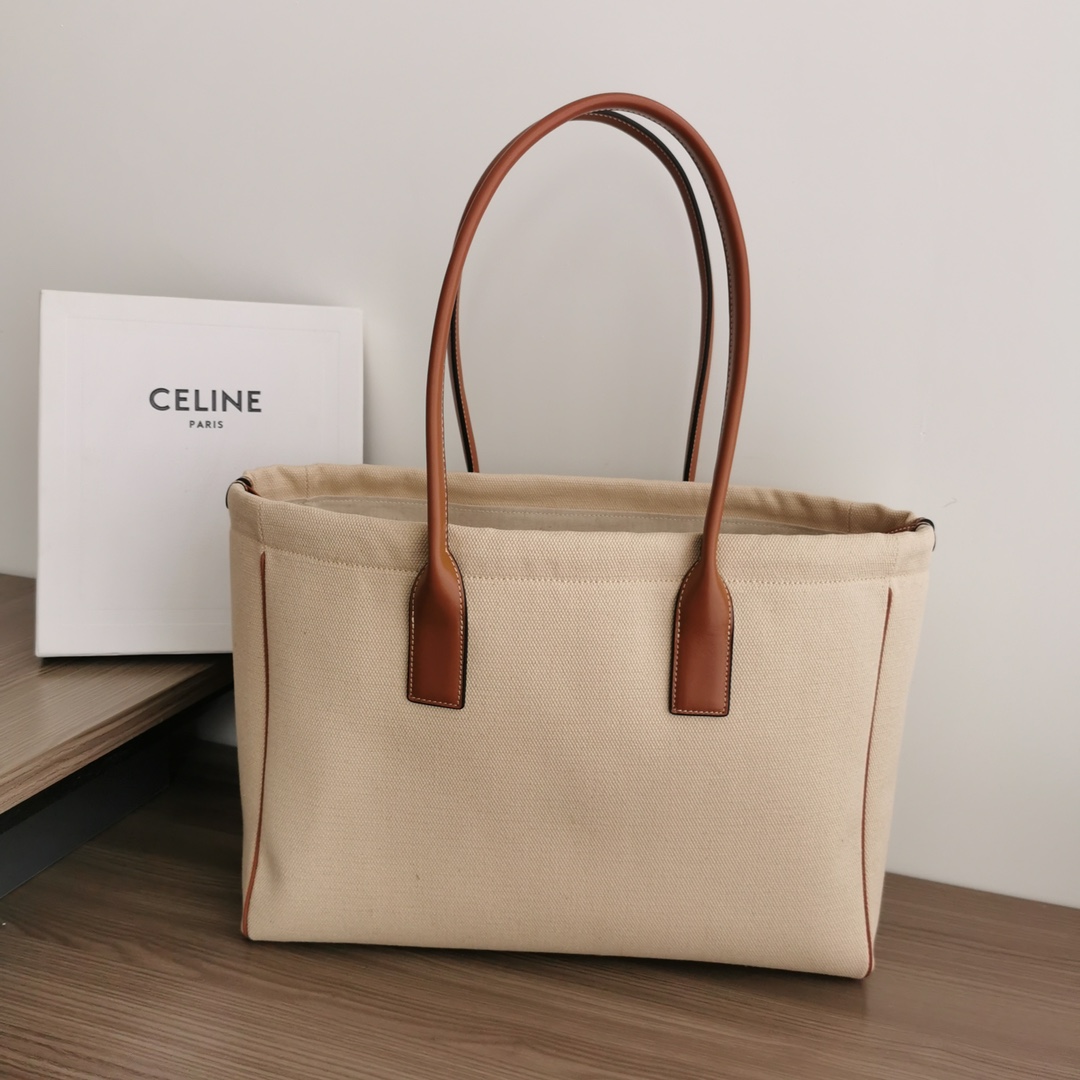 P1300CELINE new drawstring large shopping bag soft leather ➕ embossed Arc de Triomphe logo casual and temperament aura superimposed casual sense of high class low-key and generousStyle: Hundreds of models of office workers short trips on business trips are 🉑️ do mommy bag can also be Oh!Capacity: large capacity laptop can easily put down the excellent choice for office workers Oh 😎!Model number: 199973 cloth / brownSize: 44 X 28 X 18CM (package is too large not with packaging)