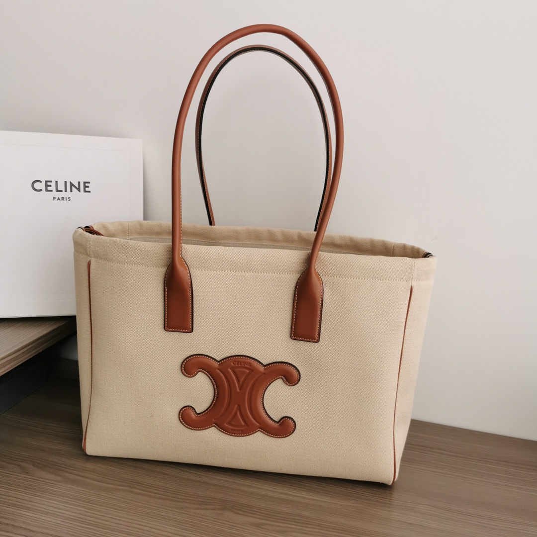 P1300CELINE new drawstring large shopping bag soft leather ➕ embossed Arc de Triomphe logo casual and temperament aura superimposed casual sense of high class low-key and generousStyle: Hundreds of models of office workers short trips on business trips are 🉑️ do mommy bag can also be Oh!Capacity: large capacity laptop can easily put down the excellent choice for office workers Oh 😎!Model number: 199973 cloth / brownSize: 44 X 28 X 18CM (package is too large not with packaging)