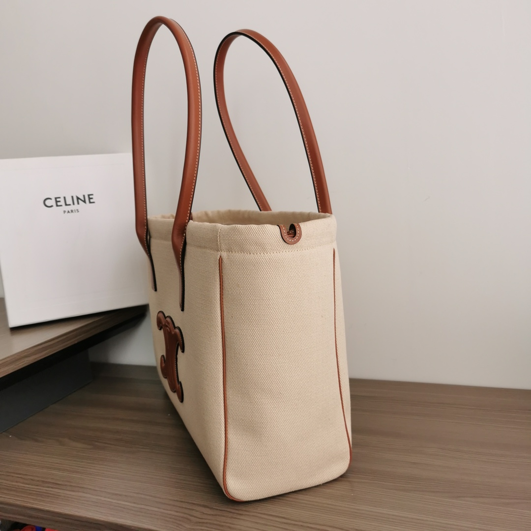 P1300CELINE new drawstring large shopping bag soft leather ➕ embossed Arc de Triomphe logo casual and temperament aura superimposed casual sense of high class low-key and generousStyle: Hundreds of models of office workers short trips on business trips are 🉑️ do mommy bag can also be Oh!Capacity: large capacity laptop can easily put down the excellent choice for office workers Oh 😎!Model number: 199973 cloth / brownSize: 44 X 28 X 18CM (package is too large not with packaging)