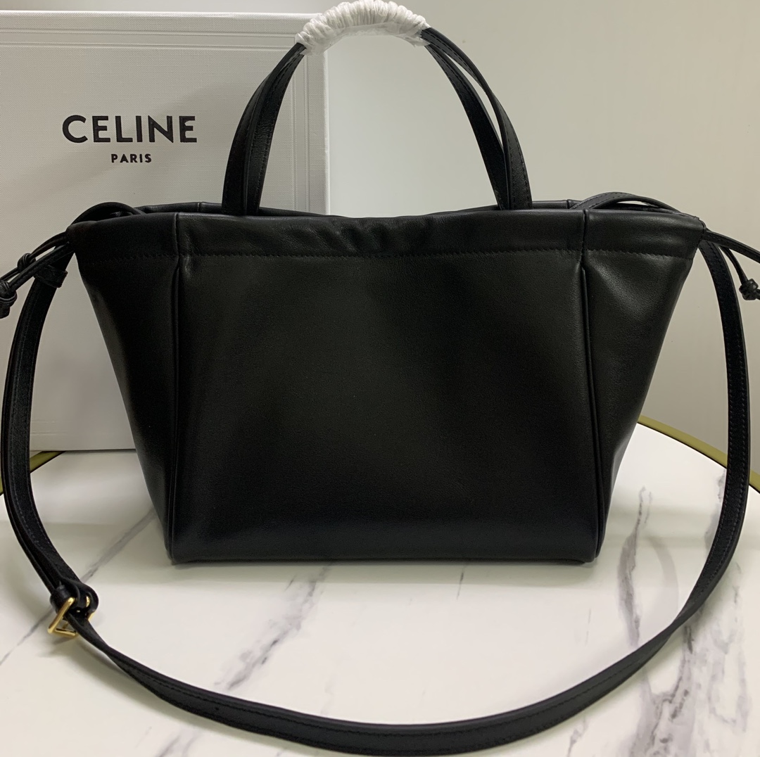 P1500CELINE new CABAS small drawstring Tote This small design and large size is basically the same as the design of the wrist changed to a soft cowhide leather strap can be bent at will also added a detachable long shoulder strap 🉑️ handheld 🉑️ shoulder practicality is not worse than the large size from the weight is also light a lot of small girls afraid of the large size can not hold it can be chosen if this! I'm not sure if you're going to be able to get the best out of it!Style: Hundred practical modelsCapacity: capacity than the general small bag are much largerModel No.: 111013 brown (with original packaging)Size: 22-17-15