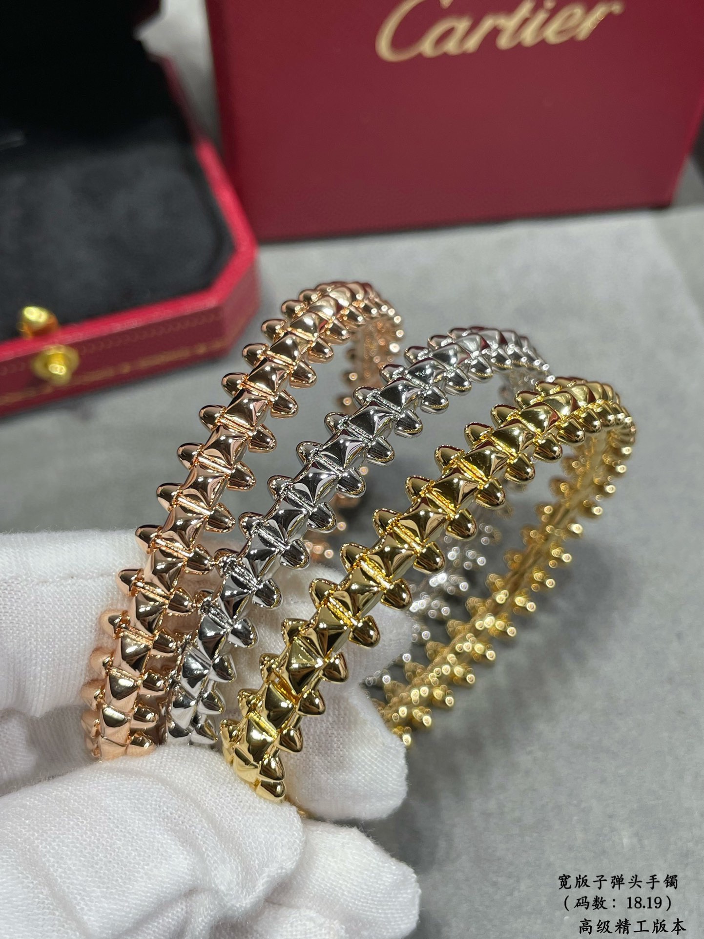 p560V chapado en oro de imitación de oro (versión amplia del tamaño: 18,19) Cartier modelos de pareja CNC versión amplia de la más popular de la pulsera bala 💋 💄 en ambos lados de las uñas pequeño sauce puede ser libre de oscilar muy personalizado uno de los clásicos atemporales en los últimos años es muy caliente Material de gama alta micro-mosaico El mismo proceso, pero no el mismo precio Textura de oro genuino