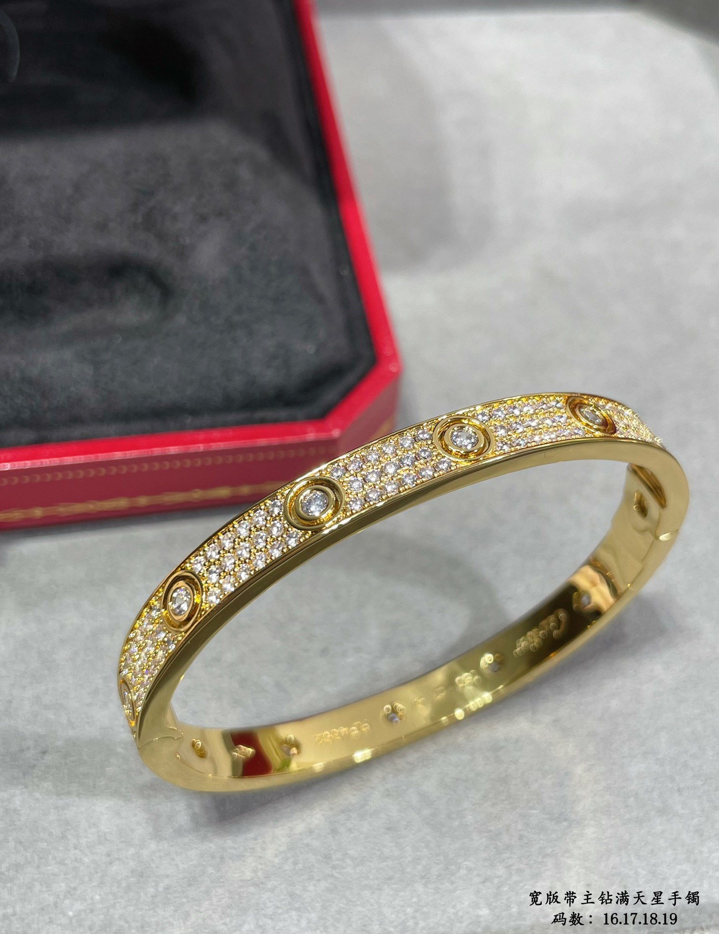 Asian gold 16-17 yards: p44018-19 yards: p480 Cartier wide version with main diamonds full star bracelet ZP consistent Using imported 5A zirconia ⚠ Seiko original consistent buckle ⚠ ● rose gold yellow gold white gold ● the industry's most cutting-edge and most complete Au 750 18K gold process Germany imported unique Asian gold material engraved with perfect details of the authentic typewriting production