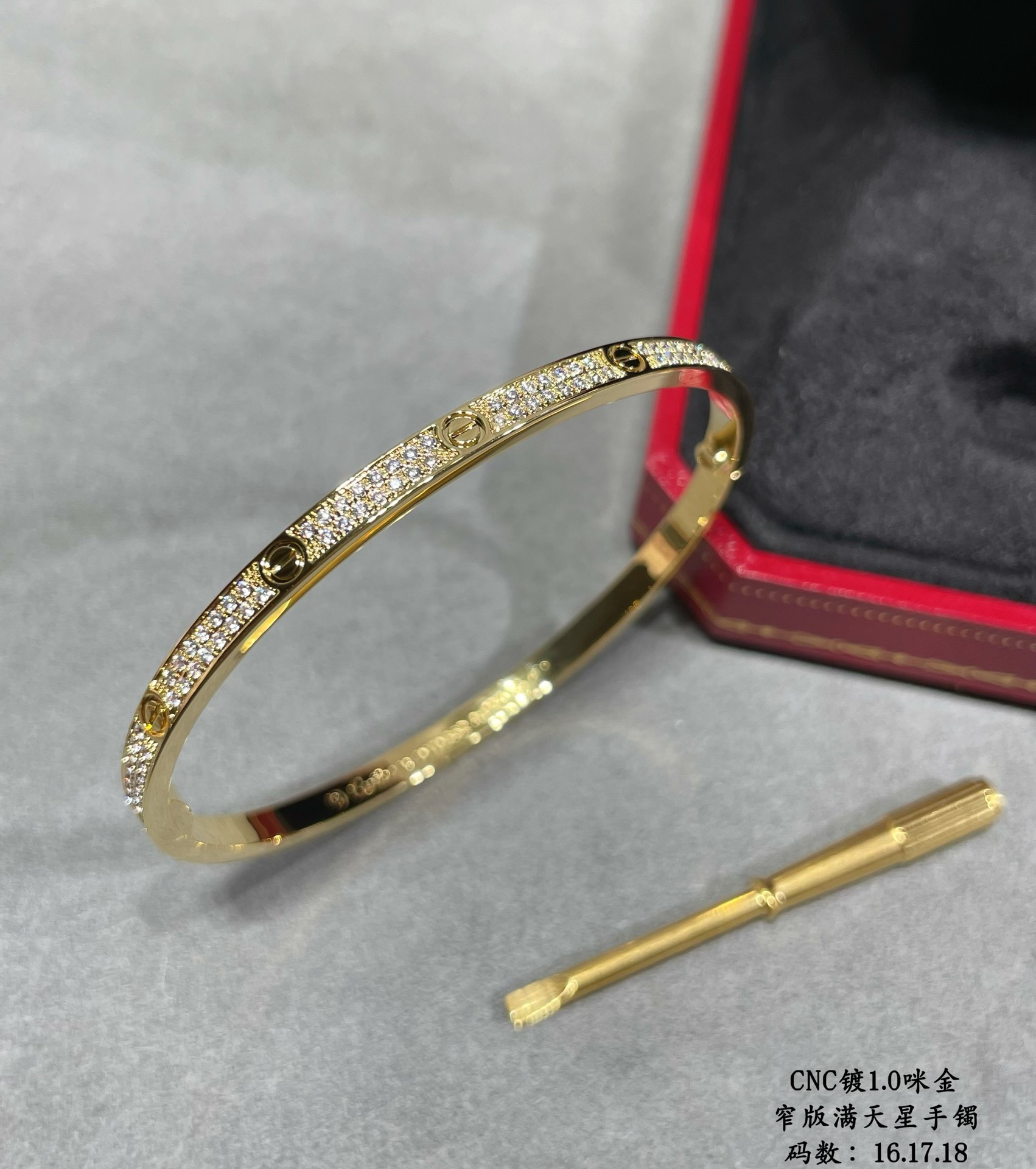 p640V plaqué or micro gold Premium goods do not accept returns and exchanges Taille 16.17.18 trois couleurs peuvent être sélectionnées "only to do high-level crafted version" Cartier narrow version of the full star II CNC hand diamond bracelet bracelet sur chaque pierre est serti à la main indice de réfraction visible à l'œil nu 👍 V gold material plated with a layer of 1.0 micro gold making the goods is very time-consuming poison Recommandé !