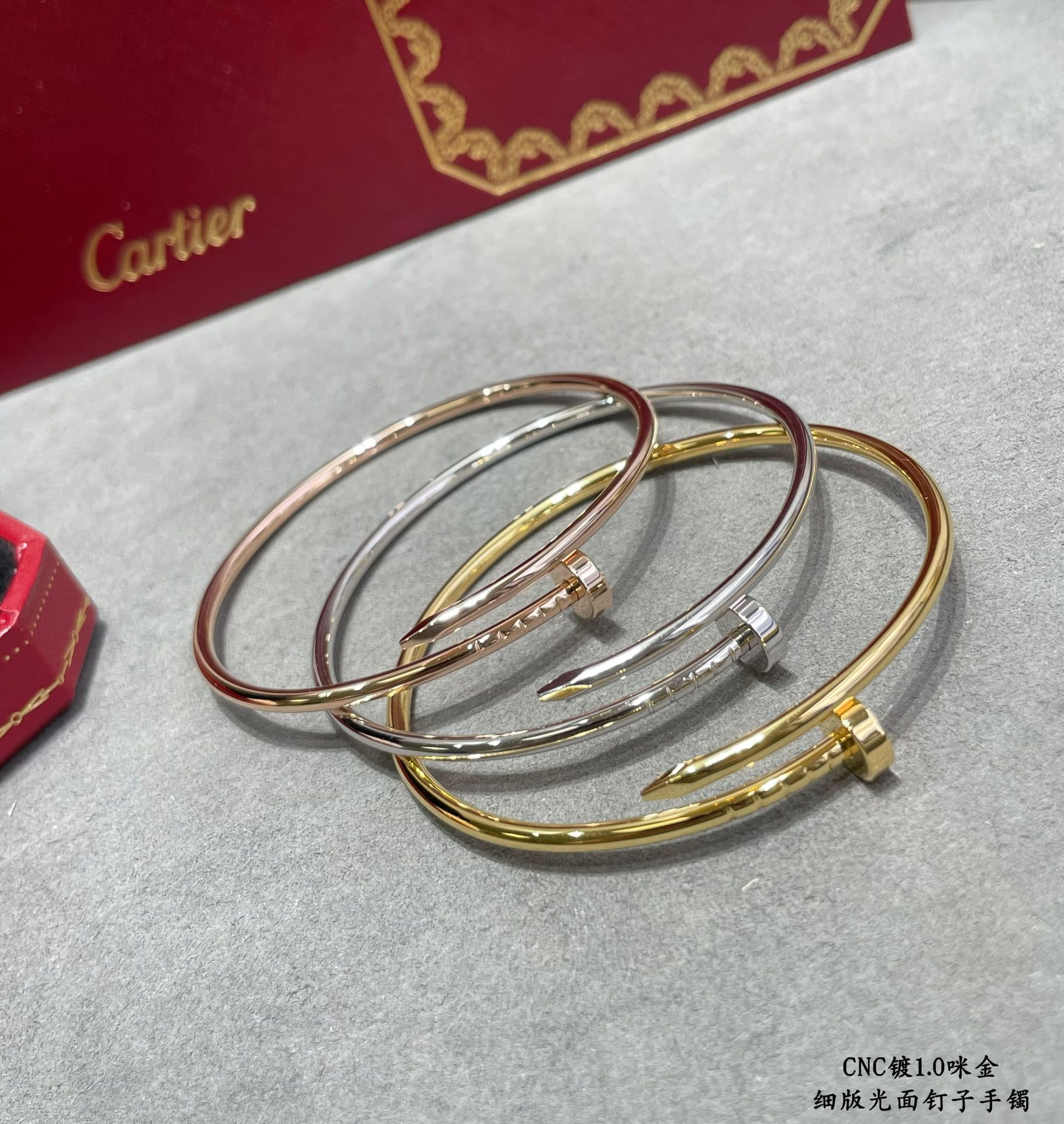 Image [2]-p290 V plaqué or mimic gold Yardage : 16.17 CNC pair version Cartier fine version of glossy hollow tube studded bracelet three colours Qi - high imitation bags