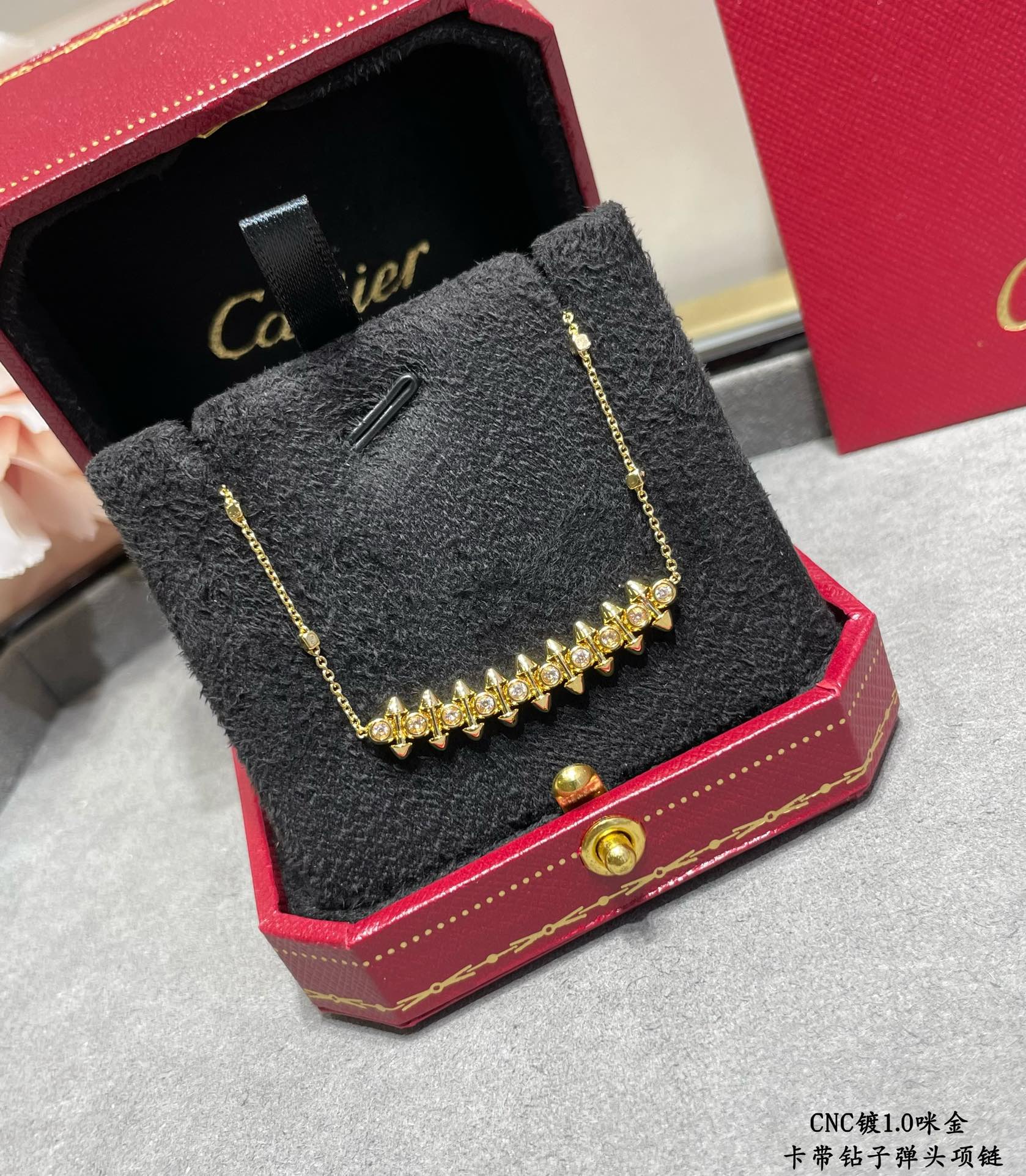 p270V gold plated imitation gold Cartier CNC bullet necklace with diamonds 💋💄 the two sides of the small studs can be free to swing very personalized a timeless classic in recent years is very hot High-end micro-setting material The same craftsmanship, not the same price real gold texture