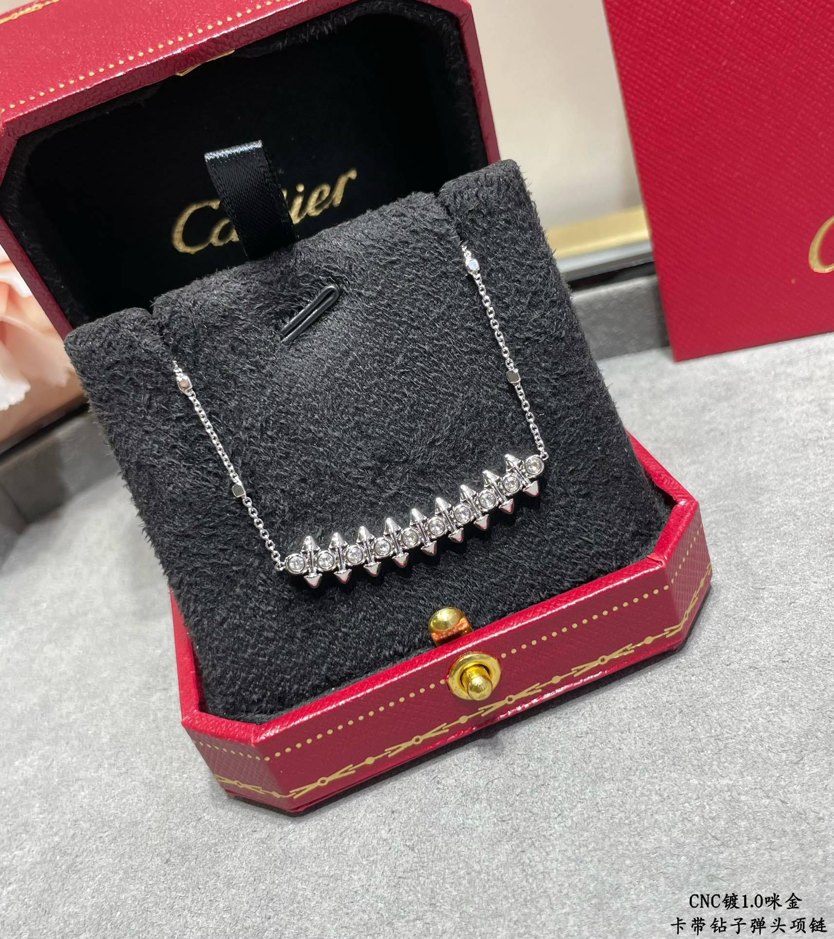 p270V gold plated imitation gold Cartier CNC bullet necklace with diamonds 💋💄 the two sides of the small studs can be free to swing very personalized a timeless classic in recent years is very hot High-end micro-setting material The same craftsmanship, not the same price real gold texture