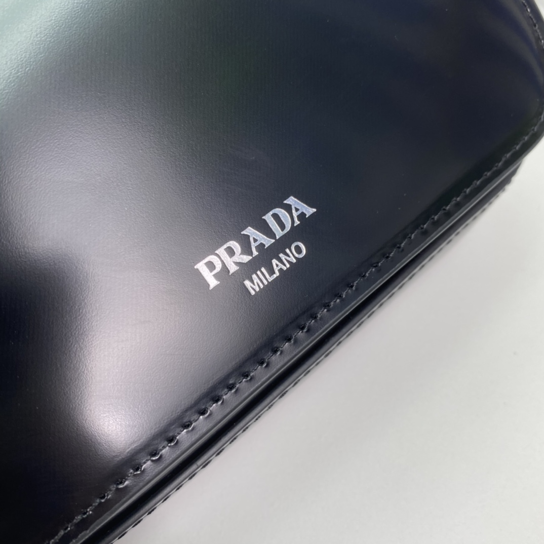 P1100 Prada Black Shiny Leather Cell Phone Bag 2VD061 Super versatile and good looking chic hipster must buy it! Inspired by the Cle series unique tilted side structure shaped into a minimalist silhouette flap decorated with hot-pressing logo overall body minimalist and elegant interior with a small patch pocketSize:18*12.5*2.5cm-high replica handbags