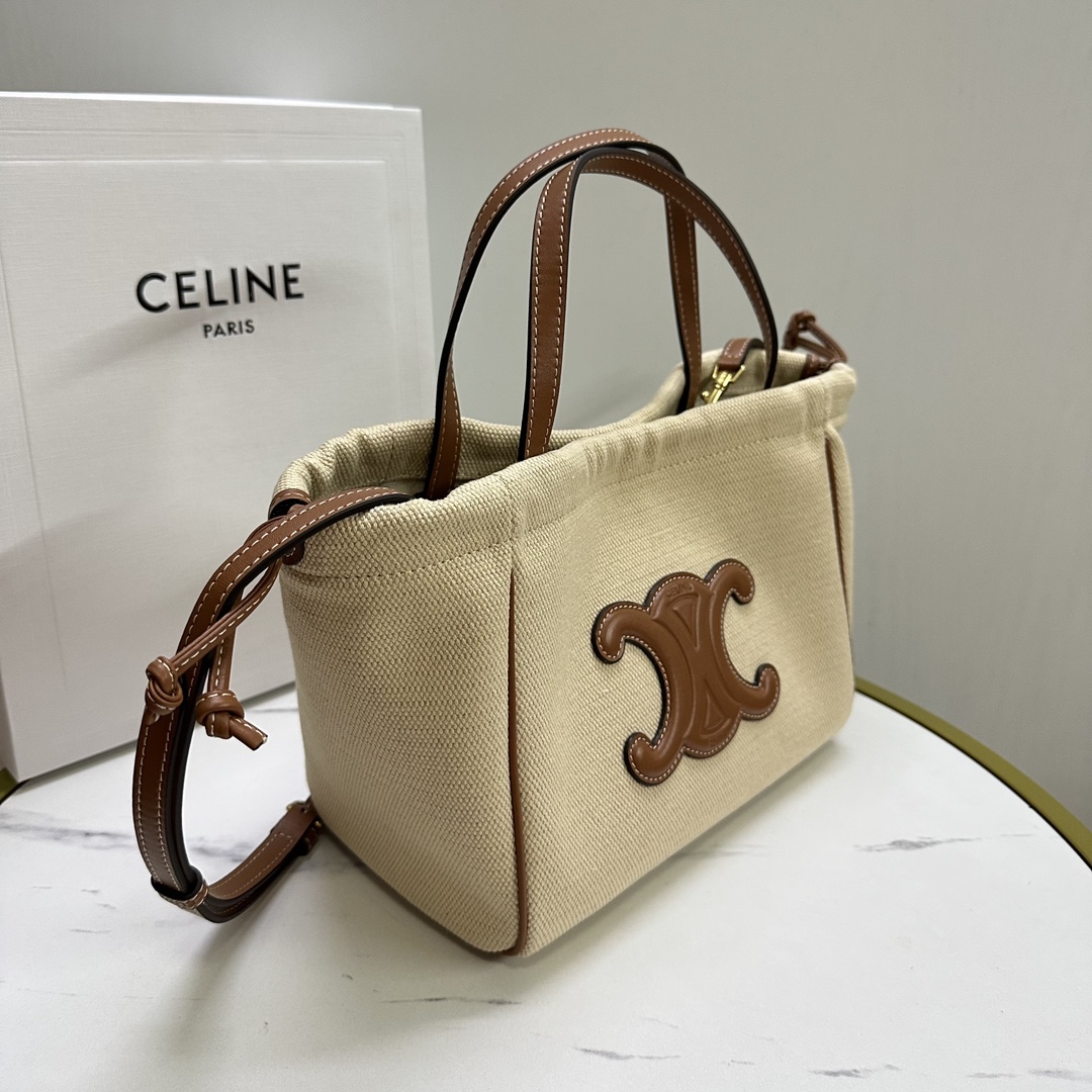 P1200CELINE new CABAS small drawtring Tote Ce petit design et la grande taille est fondamentalement le même que le design du poignet changé à une sangle en cuir de vache souple peut être plié à volonté a également ajouté une longue bandoulière détachable 🉑️ à la main 🉑️ l'aspect pratique de l'épaule n'est pas pire que la grande taille du poids est également beaucoup de petites filles légères peur de la grande taille ne peut pas tenir si vous pouvez choisir cela ! La !Style : modèles polyvalents et pratiquesCapacité : la capacité est beaucoup plus grande que celle d'un petit sac en général.Modèle n° : 111013 lin/marron (avec emballage d'origine)Taille : 22-17-15