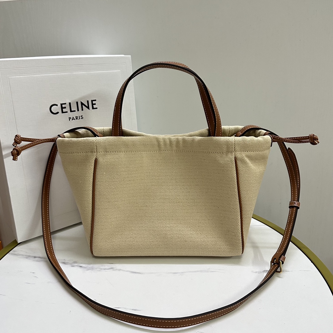 P1200CELINE new CABAS small drawtring Tote Ce petit design et la grande taille est fondamentalement le même que le design du poignet changé à une sangle en cuir de vache souple peut être plié à volonté a également ajouté une longue bandoulière détachable 🉑️ à la main 🉑️ l'aspect pratique de l'épaule n'est pas pire que la grande taille du poids est également beaucoup de petites filles légères peur de la grande taille ne peut pas tenir si vous pouvez choisir cela ! La !Style : modèles polyvalents et pratiquesCapacité : la capacité est beaucoup plus grande que celle d'un petit sac en général.Modèle n° : 111013 lin/marron (avec emballage d'origine)Taille : 22-17-15