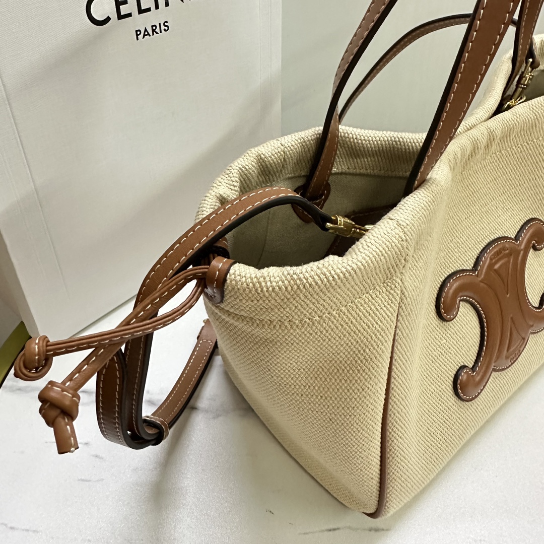 P1200CELINE new CABAS small drawtring Tote Ce petit design et la grande taille est fondamentalement le même que le design du poignet changé à une sangle en cuir de vache souple peut être plié à volonté a également ajouté une longue bandoulière détachable 🉑️ à la main 🉑️ l'aspect pratique de l'épaule n'est pas pire que la grande taille du poids est également beaucoup de petites filles légères peur de la grande taille ne peut pas tenir si vous pouvez choisir cela ! La !Style : modèles polyvalents et pratiquesCapacité : la capacité est beaucoup plus grande que celle d'un petit sac en général.Modèle n° : 111013 lin/marron (avec emballage d'origine)Taille : 22-17-15