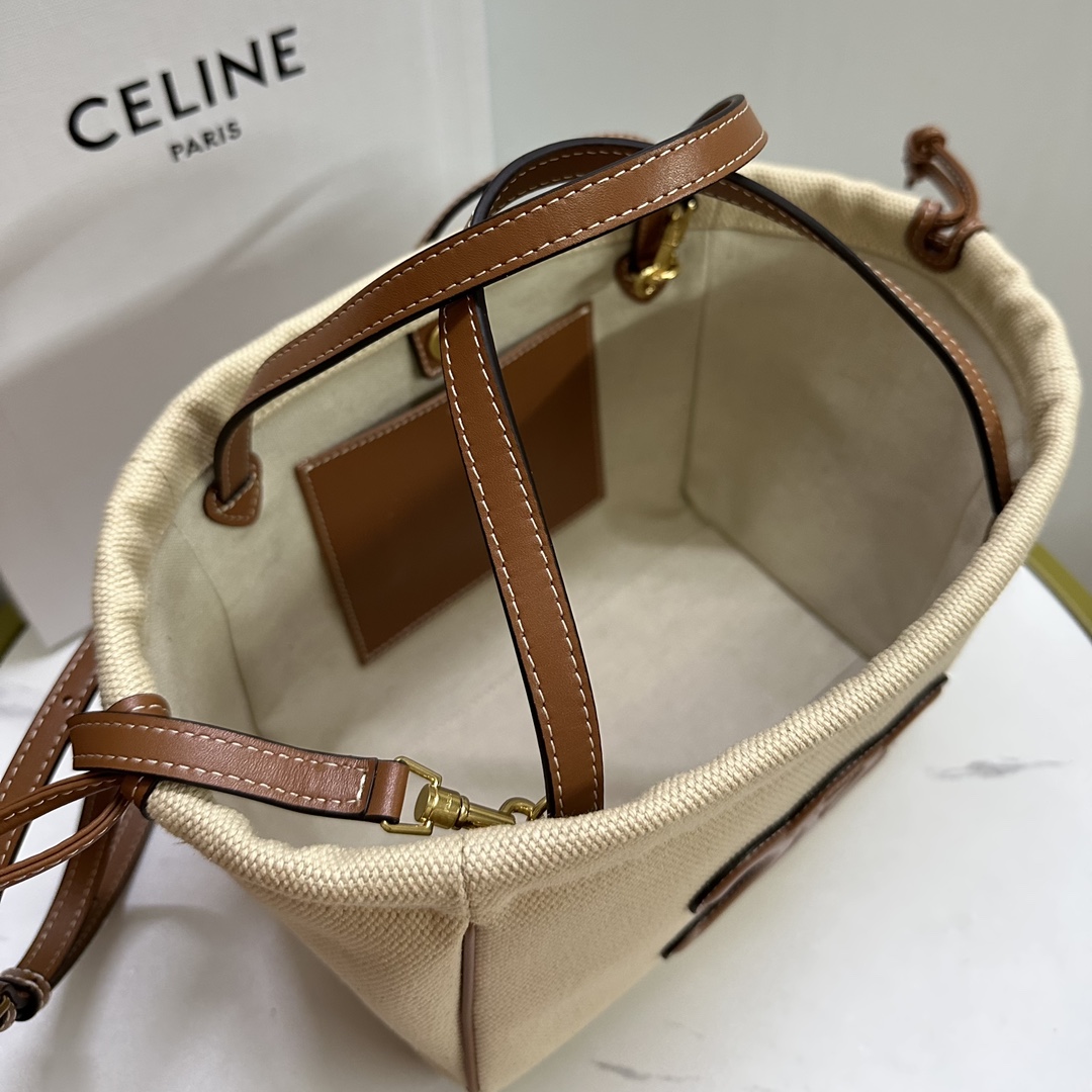 P1200CELINE new CABAS small drawtring Tote Ce petit design et la grande taille est fondamentalement le même que le design du poignet changé à une sangle en cuir de vache souple peut être plié à volonté a également ajouté une longue bandoulière détachable 🉑️ à la main 🉑️ l'aspect pratique de l'épaule n'est pas pire que la grande taille du poids est également beaucoup de petites filles légères peur de la grande taille ne peut pas tenir si vous pouvez choisir cela ! La !Style : modèles polyvalents et pratiquesCapacité : la capacité est beaucoup plus grande que celle d'un petit sac en général.Modèle n° : 111013 lin/marron (avec emballage d'origine)Taille : 22-17-15