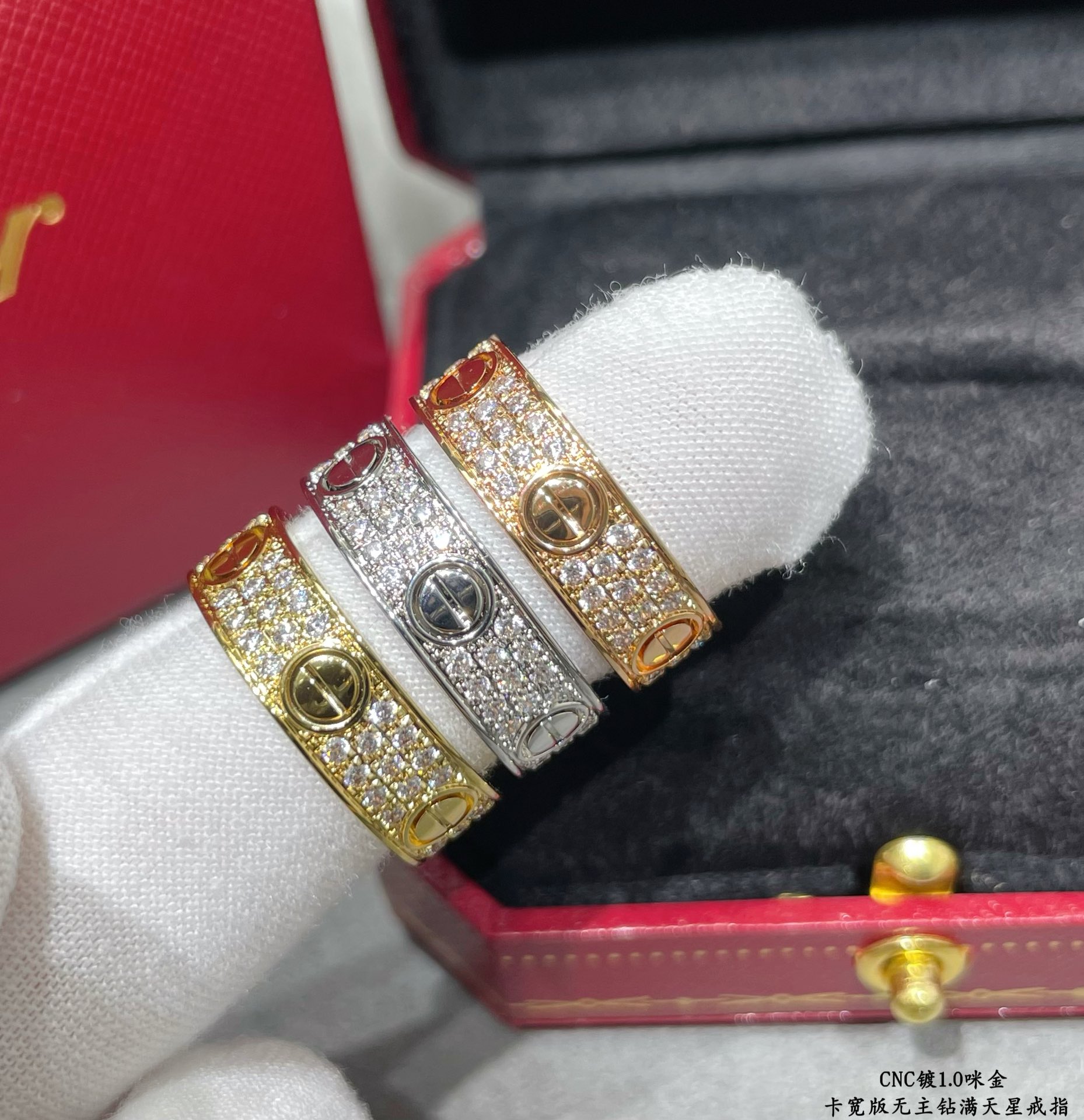 p290V gold plated with imitation gold Size 678 Cartier wide no main diamond CNC full star ring 💍 Every stone on the ring is hand set Refractive refractive index visible to the naked eye 👍 Very time-consuming to make the goods Poison Recommended!