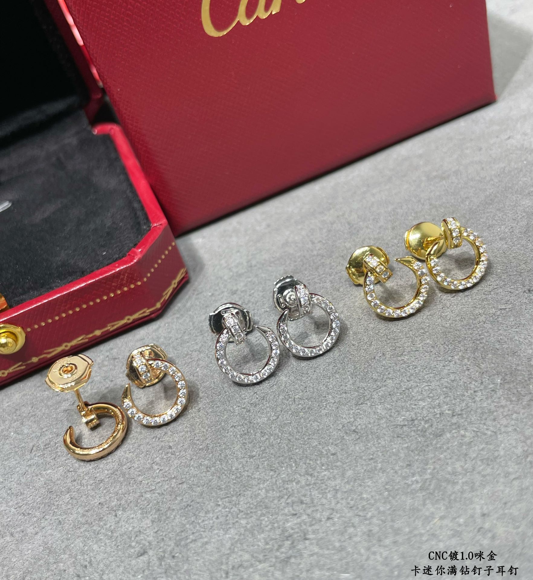 Picture [2]-p150 V gold material Cartier mini full diamond stud earrings in accordance with the 18K real gold goods to build micro-setting process typing foreign orders to see the details of the workmanship is very well put together Exclusive 😘😘😘 seconds to kill all versions of the market ✨ atmospheric hundred ✨✨✨✨✨✨✨✨✨✨✨ - high imitation bags