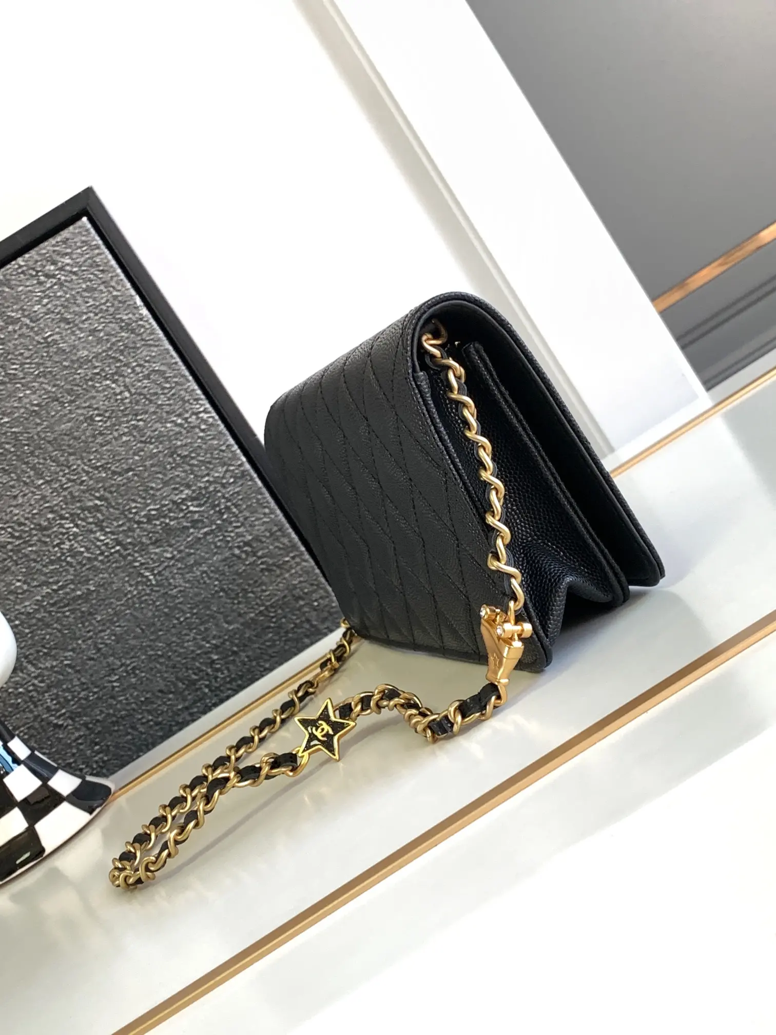 Picture [2]-Chanel Chanel NEW24C Spring/Summer Vacation 00 TD | Today's portion of fragrant grandmother! Baguette bag, black caviar cowhide material, new hanging jewelry really super good-looking good good good fairy ah-high replica bags