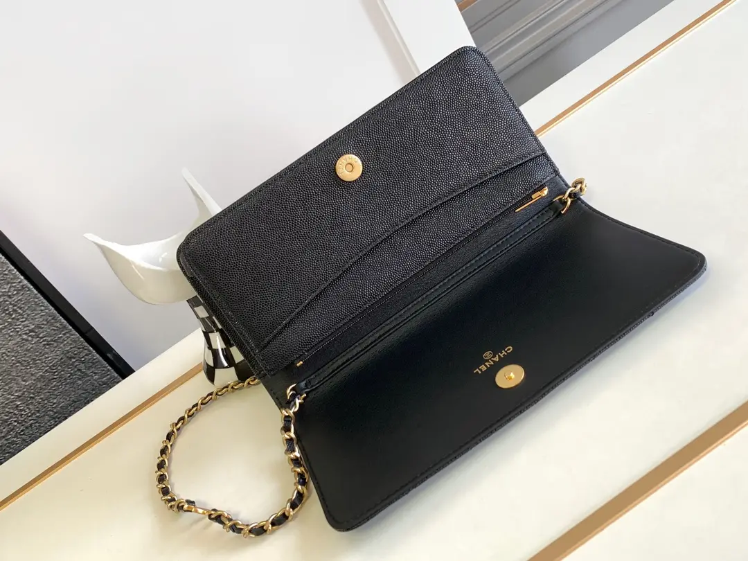 シャネル CHANEL NEW24C 春夏リゾート00 TD｜フレグランスおばあちゃんの今日の分です！バゲットバッグ、ブラックキャビア牛革素材、新しいぶら下がっアクセサリーは本当に超良い良い妖精ああ見て！