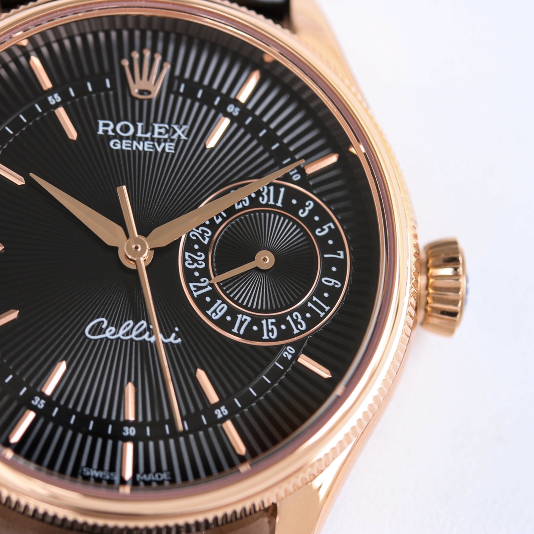 P2500 Rolex ROLEX Cellini Calendar! 🎮OT2 Coming on strong! Genuine movement function with the same experience as the genuine article Details: Cellini SeriesSize 39 mm thickness 11.5 mm!The movement is equipped with a customized version of the Rau Rolex3165 one-piece movement big three hands with a small hand calendar function function with the same as the original!Case 316L steel top electroplated thick gold + antioxidant protection restore the essence!The lettering engraved wave pattern bottom manufacturing process texture three-dimensional feeling super strong! 🎮Hands original top P flower process!Mirror sapphire glass crystal mirror!Strap + buckle grain section clear, top full wrap-around process soft class American cowhide strap with the original pin buckle easy to use!Craftsmanship efforts to create a genuine experience to give you a replica to bring a different genuine feeling Welcome to all watch friends tasting! 🎮S1 exquisite recommended men's mechanical watches