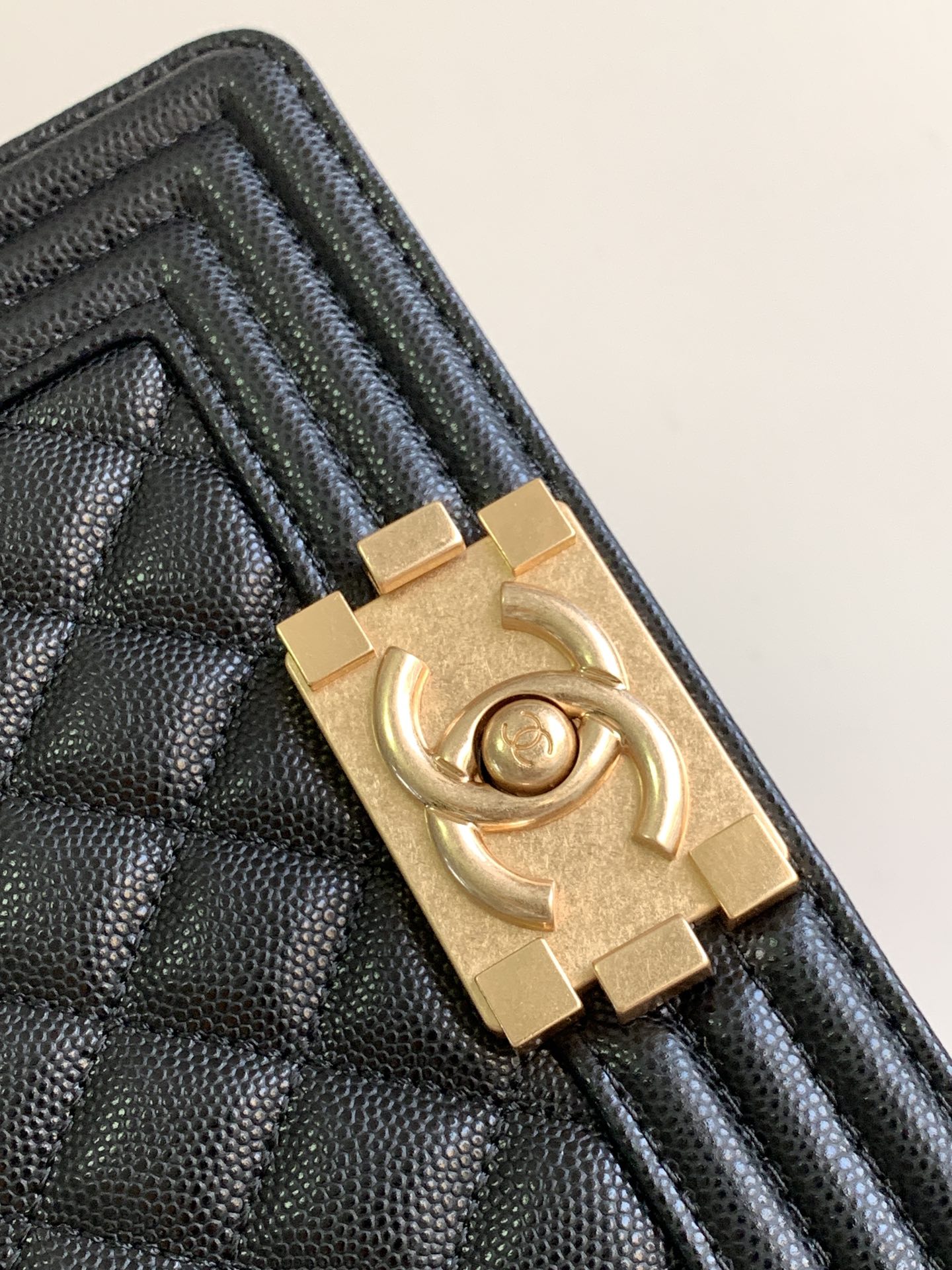 Imagem [5]-Chanel slip gold slip gold buckle mini Leboy este pequeno saco em pele de vaca caviar tem um aspeto muito retro, requintado e adorável O design original e brilhante da pele de vaca italiana Ha Shi está realmente cheio de textura continuou O próprio Boy tem uma tampa do tipo saco rígido e um logótipo tridimensional de mente pequena, além de um hardware preto clássico em aço a condizer com o casaco é simplesmente demasiado fixe para transportar à mão com o ombro inclinado e com o corpo cruzado são muito adequados! Tamanho 20cm-Altura Bolsas Faux