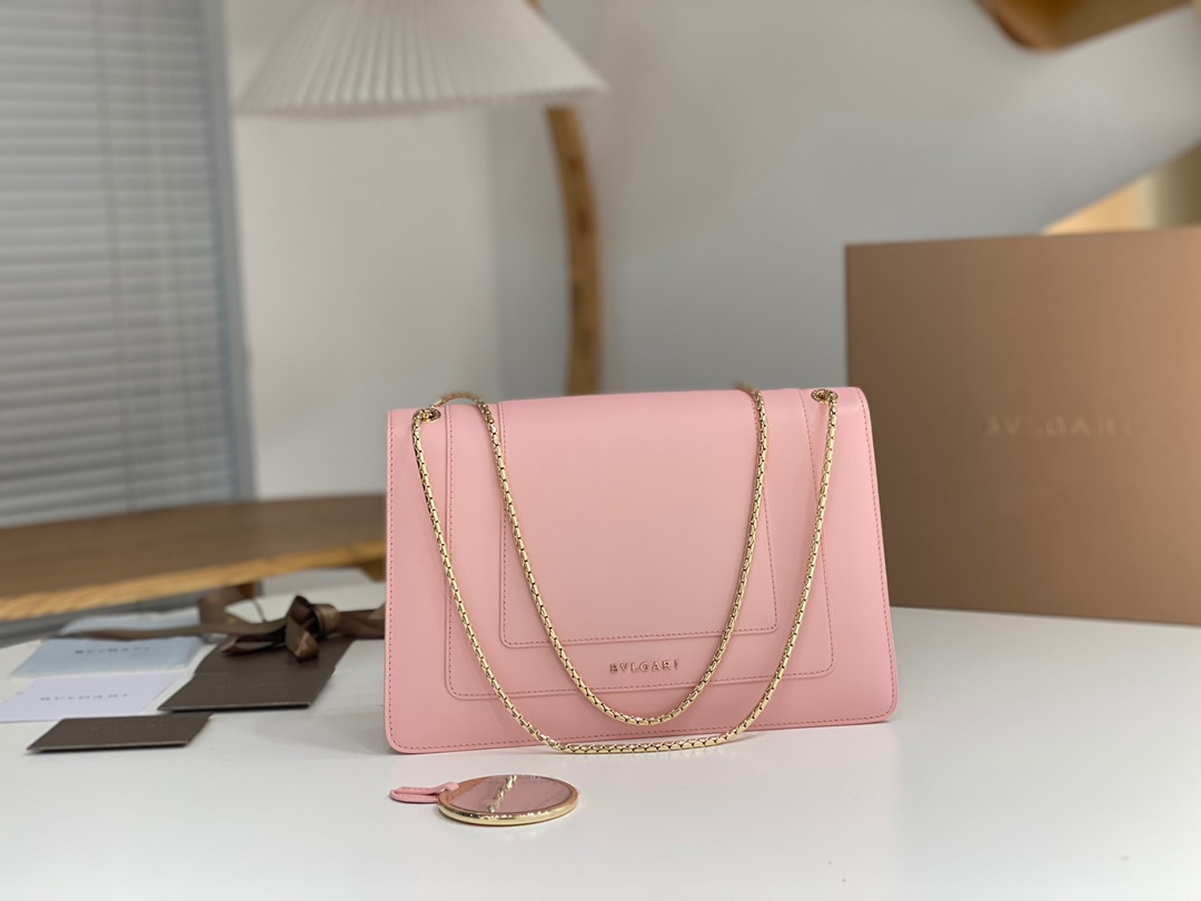 Colección Bvlgari Serpenti ForeverCuerpo de piel de becerro rosa flor de cerezo con accesorios de latón chapado en paladio con accesorios de latón chapado en paladio cabeza de serpiente de malaquita [seductora] cuero fino y suave brillante 💋 revela discretamente una atmósfera noble 🙅 belleza que no se puede detener [seductora] mano de obra perfecta el tamaño es justo, la cartera necesaria, teléfono móvil, lápiz labial, un manojo de llaves se puede acomodar fácilmente [besos voladores] ¡mata toda la calidad del mercado! 😻 Láser etiquetas contra la falsificación y la impresión de código independiente Tamaño: 27,5*17,5*7,5cm